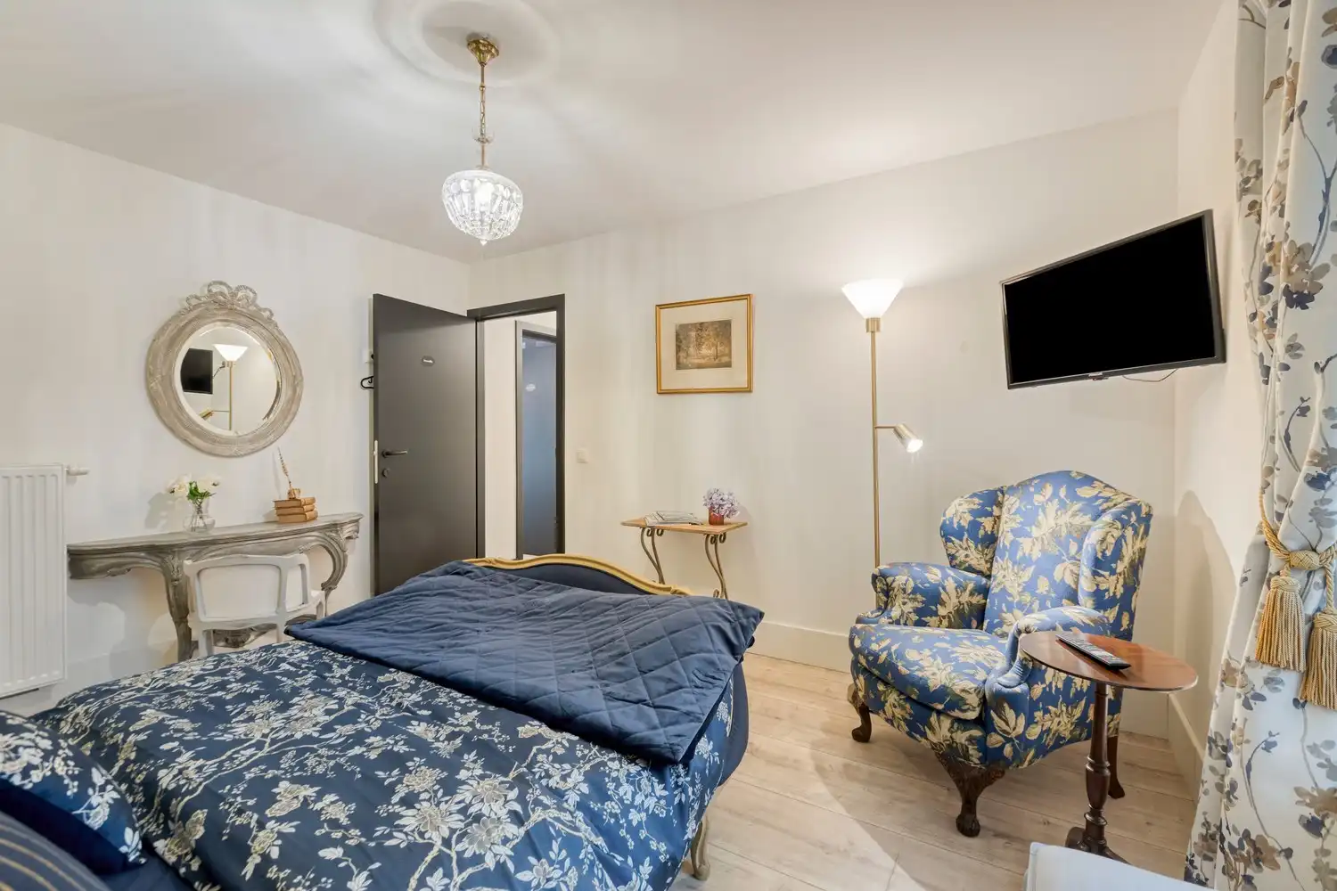 Karaktervolle woonst met indrukwekkend interieur in hartje Oud-Rekem! foto 28