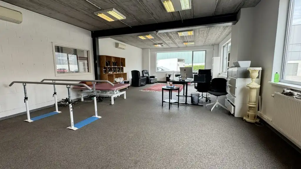 Instapklare bedrijfsunit te huur nabij E313 te Wommelgem foto 5