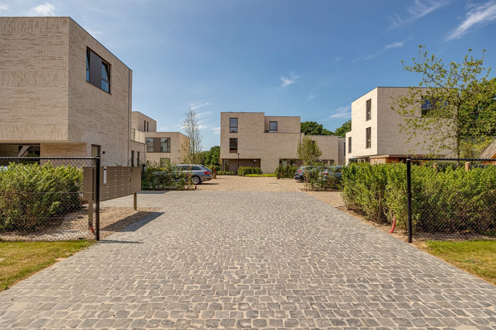 Wonen in het groen van 's-Gravenwezel stijlvol, duurzaam en rustgevend foto {{pictureIndex}}