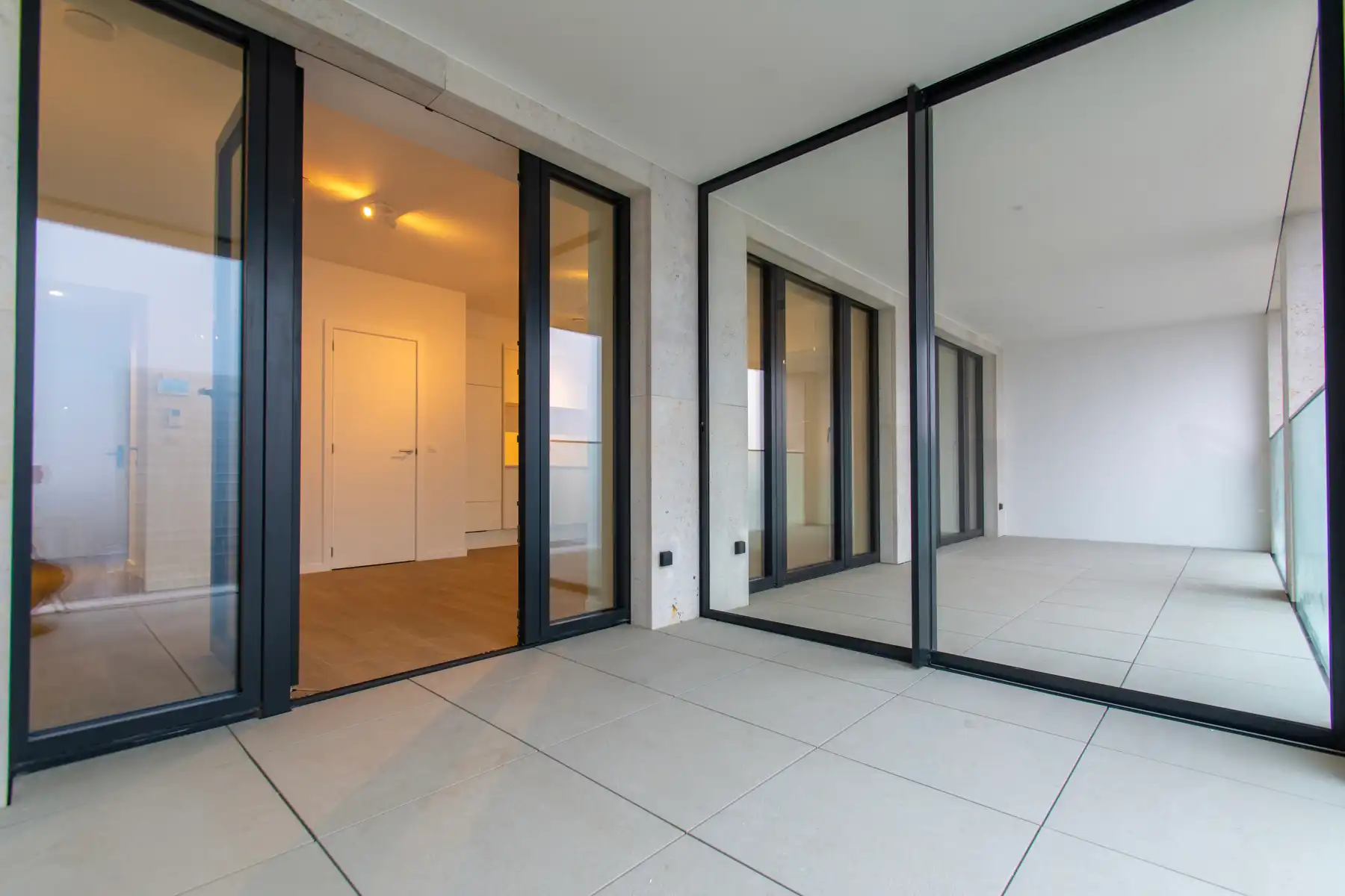 1-slpk app. met terras en zicht op Schelde foto 6