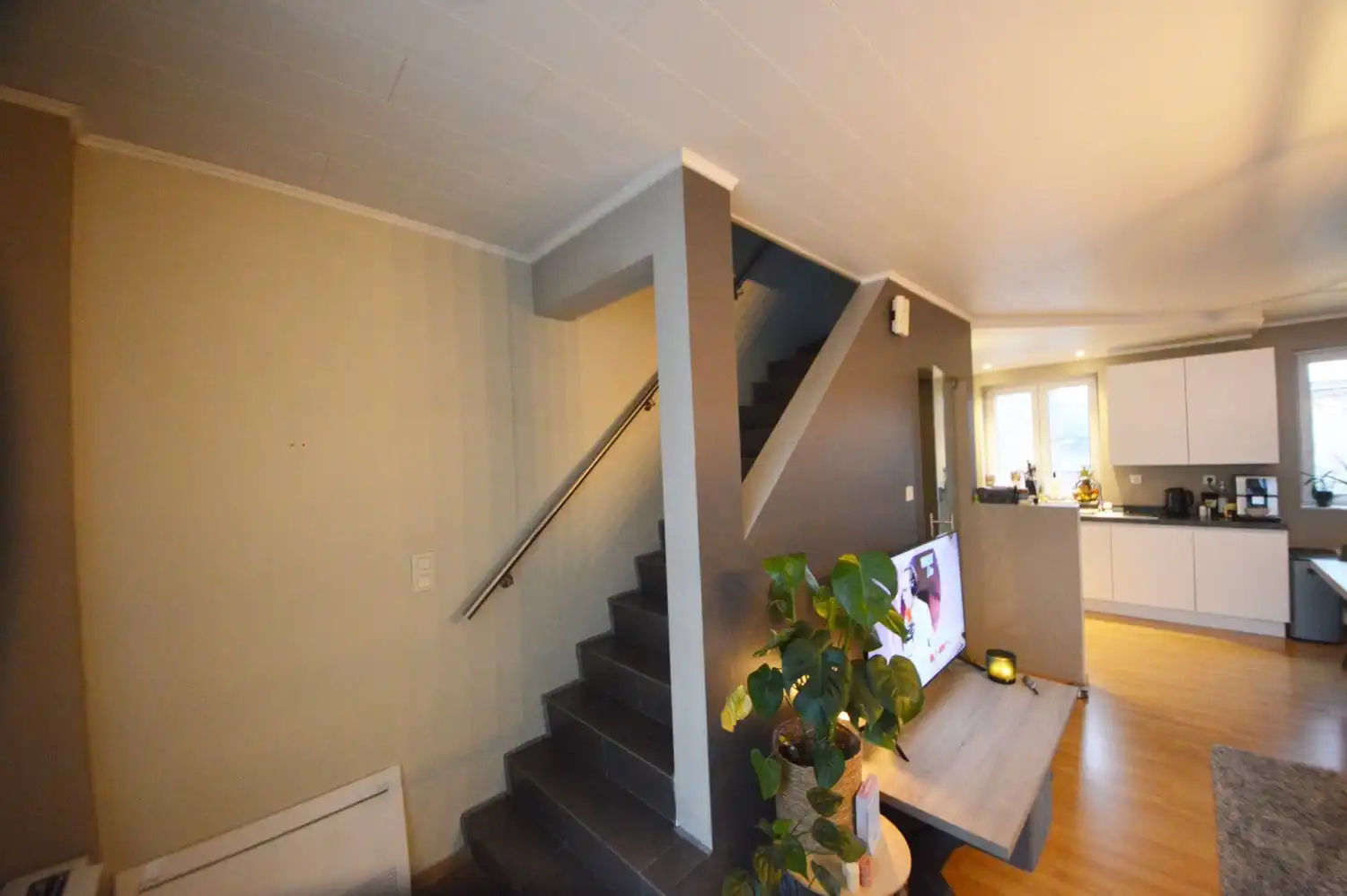 INSTAPKLARE WONING MET GARAGE EN 2 SLAAPKAMERS foto 10