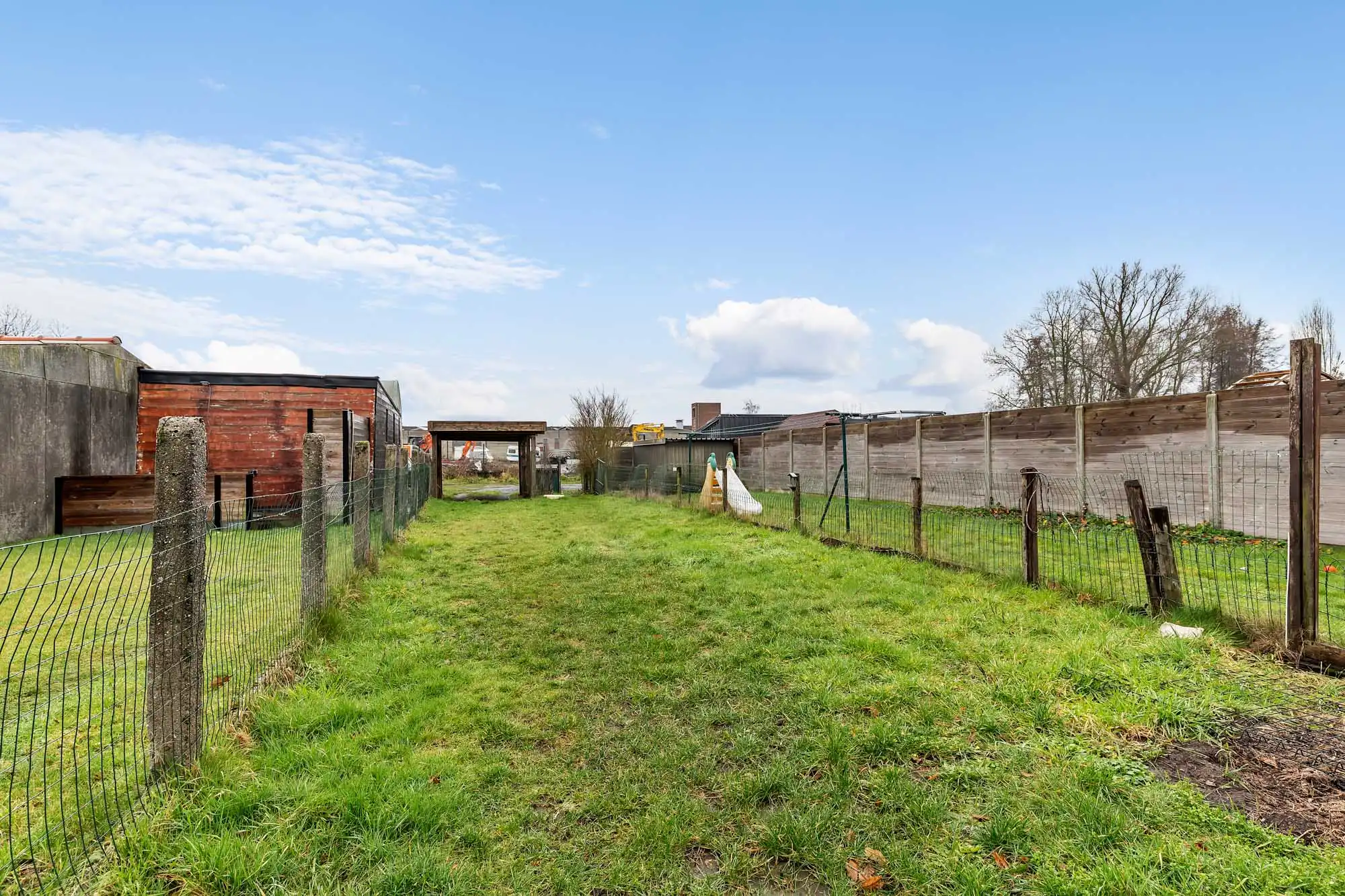 Gezellige rijwoning met tuin en achteruitweg foto 13