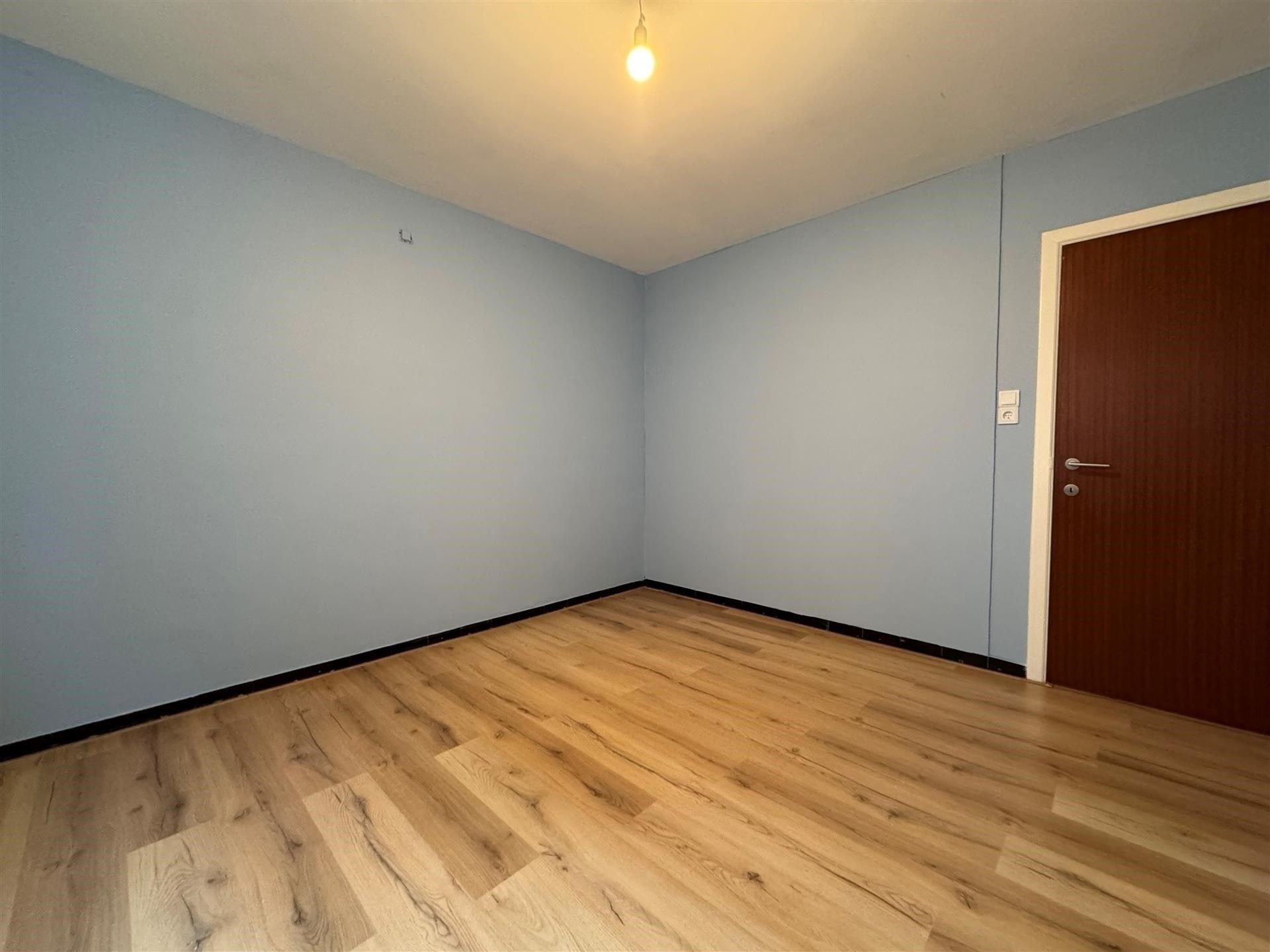 Gunstig gelegen 2 slaapkamer appartement. foto 14