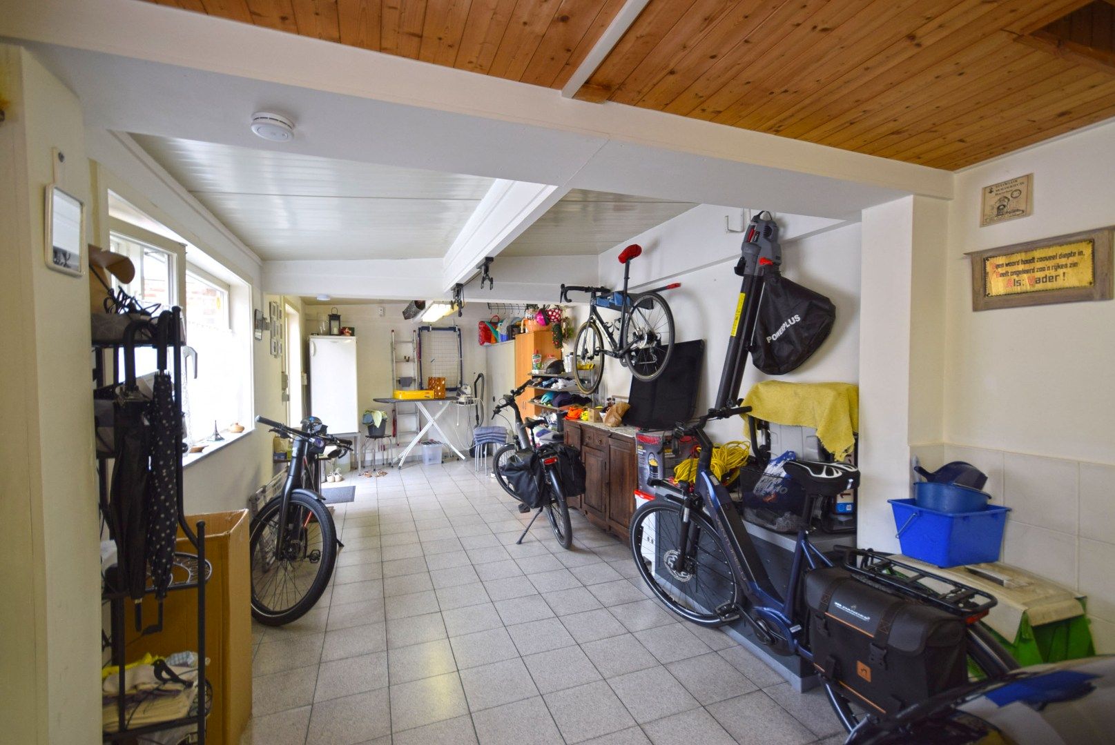 GEZELLIGE HALFOPEN BEBOUWING MET AFZONDERLIJKE GROTE GARAGE foto 20
