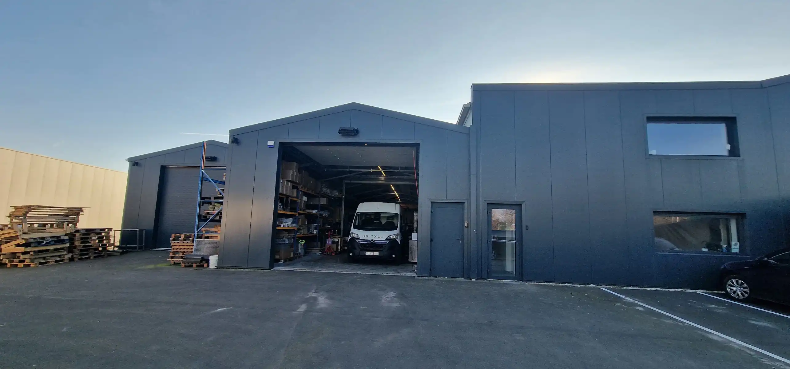 Nieuwbouw KMO unit met kantoor en sociale ruimte foto 3