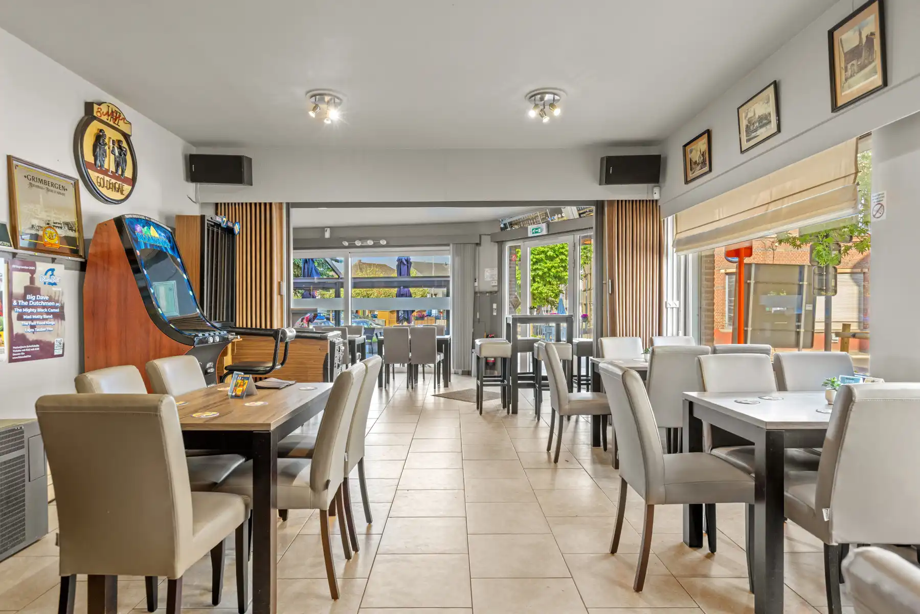 Handelsruimte met appartement op strategische ligging foto 6