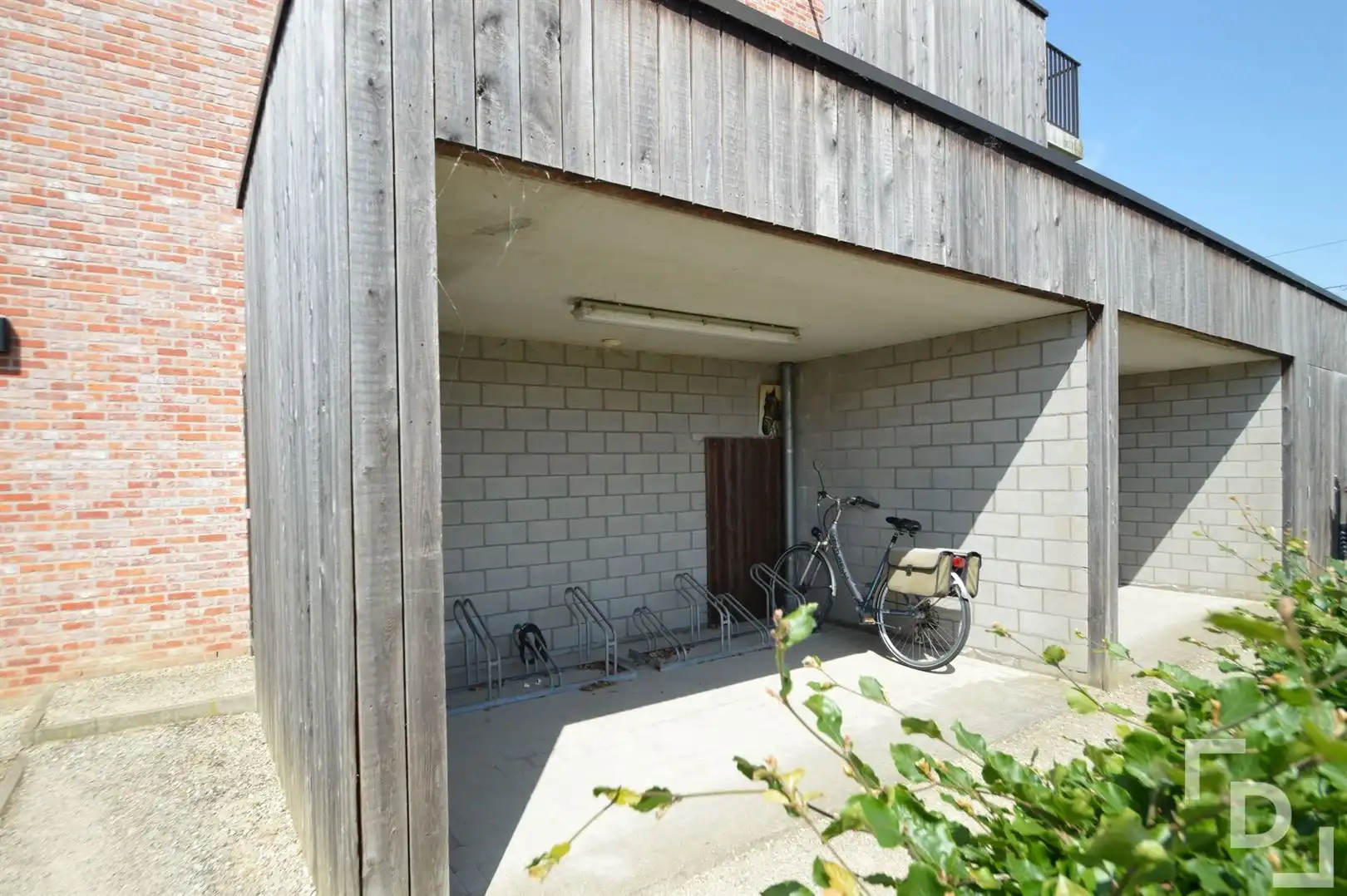 Gelijkvloers appartement met garage en terras foto 12
