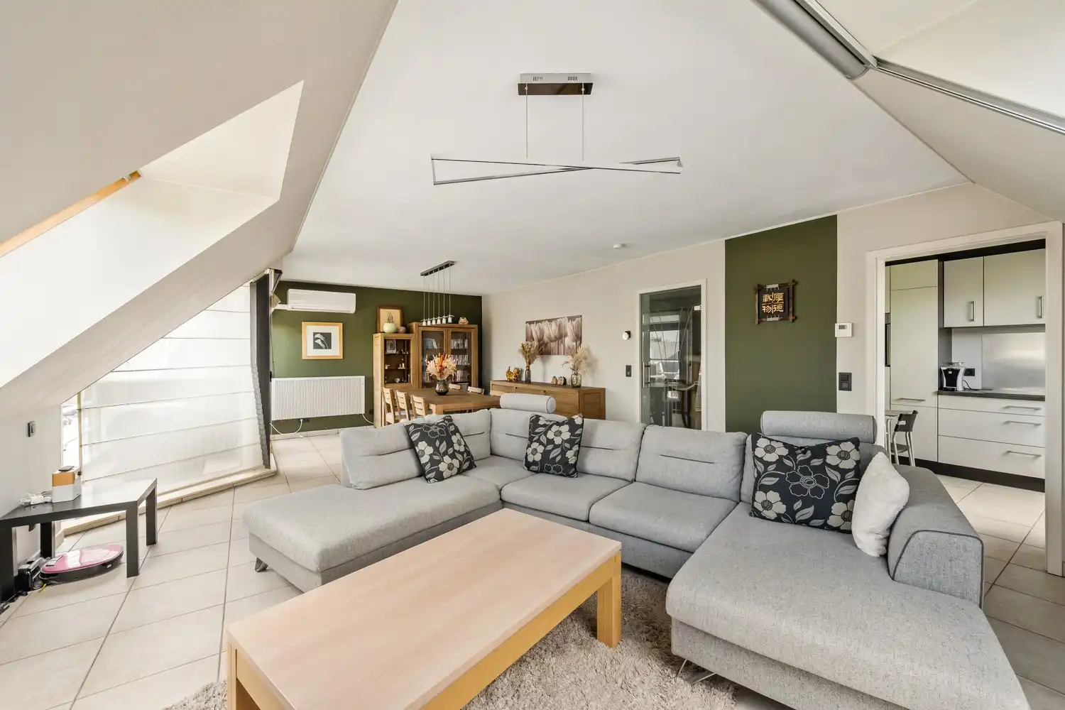Ruim en lichtrijk appartement van 110 m² met terras, parking en 2 slaapkamers in Ninove foto 7