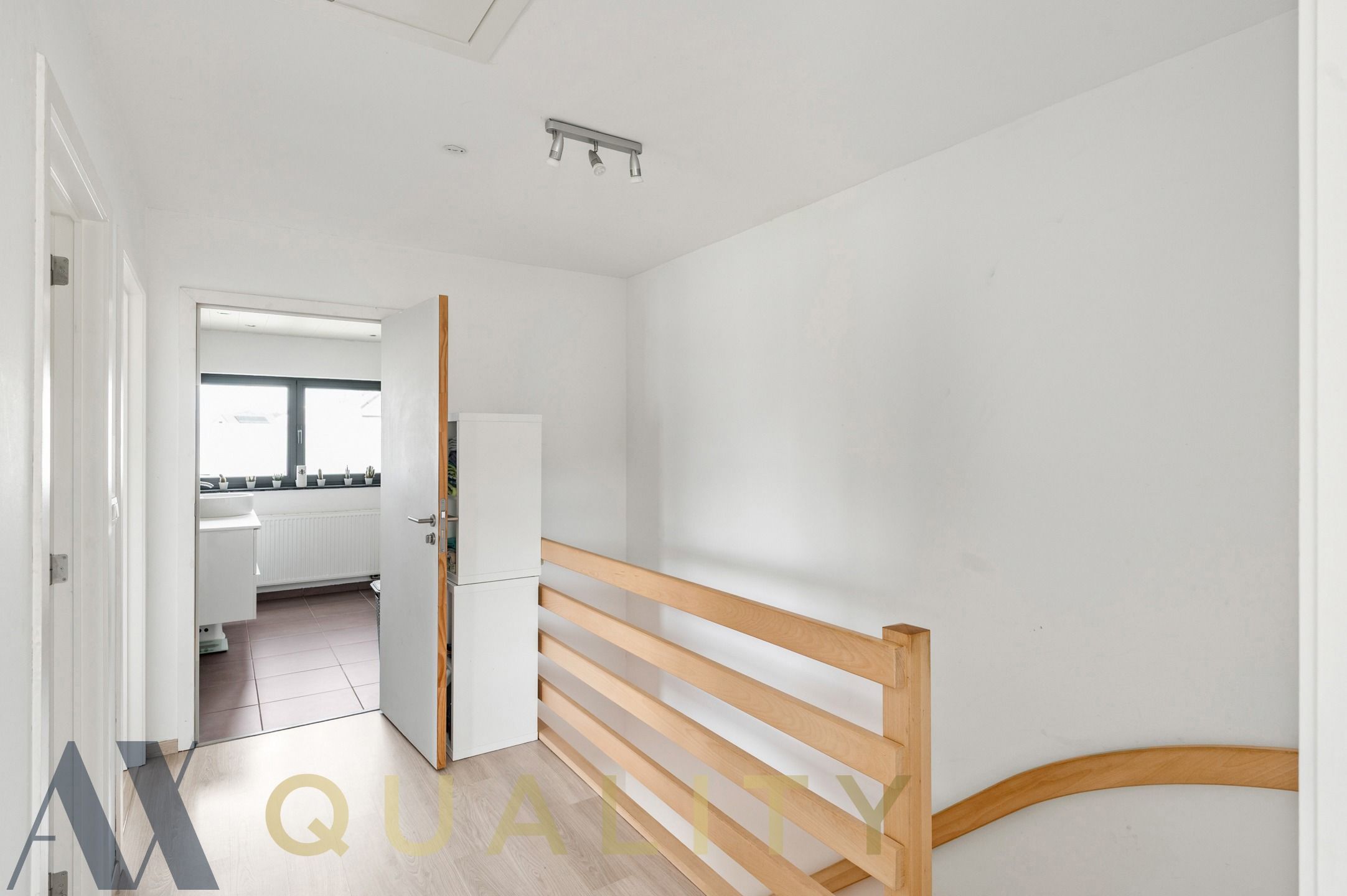 Instapklare recent energiezuinige (energielabel A) Half-open woning met  3 slpk. tuin en dubbele garage foto 10