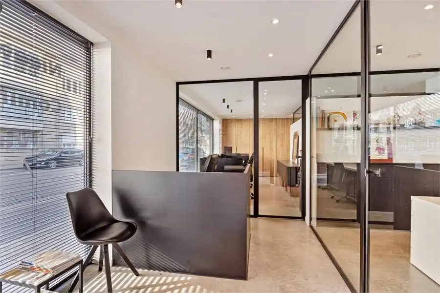 Modern kantoorgebouw te huur op toplocatie in Tessenderlo-Ham foto 4