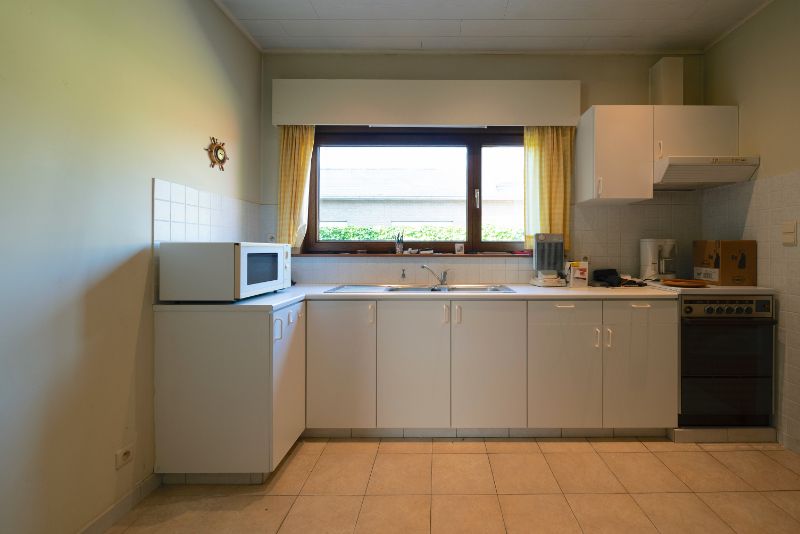 Op te frissen / te renoveren woning met tuin in residentiële buurt foto 11