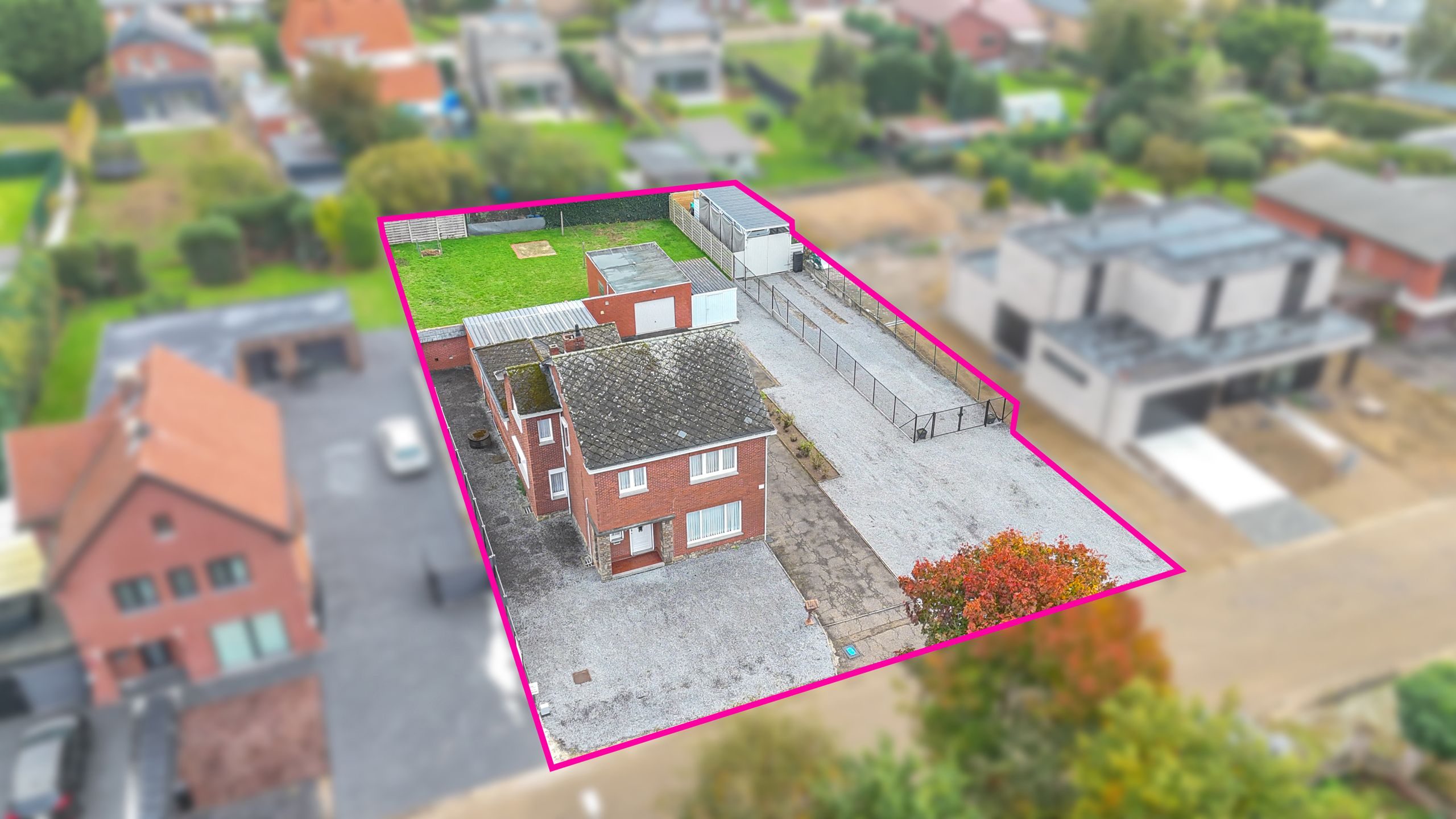 Ruime woning met 3 slaapkamers en zeer breed perceel! foto 45