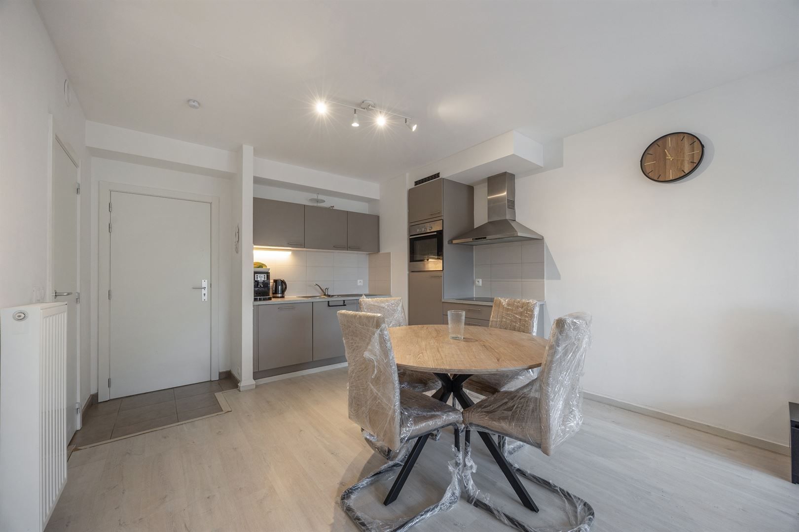 Modern en licht appartement met terras in parkomgeving. foto 4