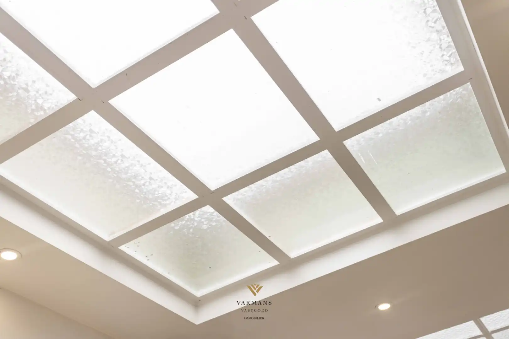 Ruime woning met 4 slaapkamers op rustige locatie foto 18