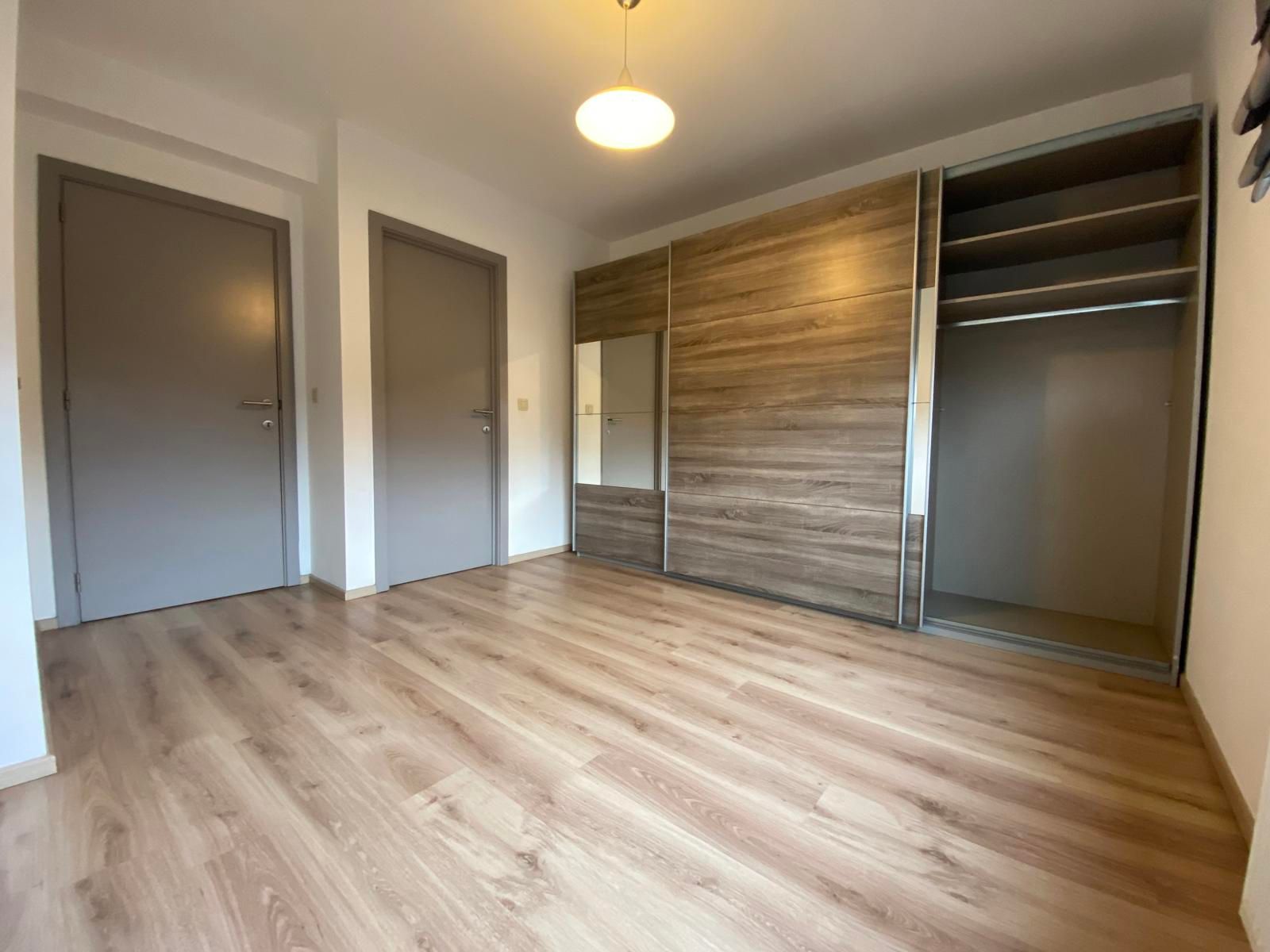 Recent appartement met 1 slaapkamer in centrum Halle foto 5