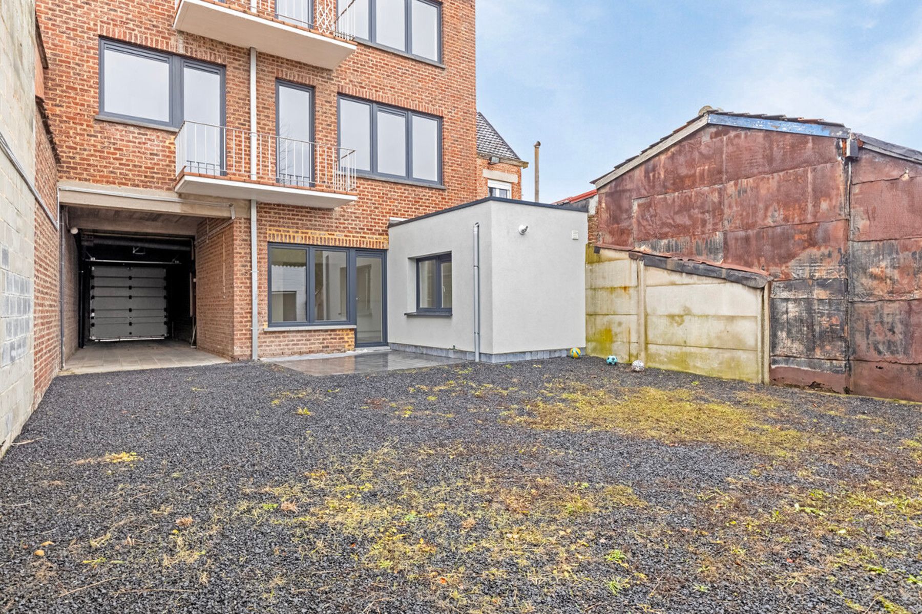 Gerenoveerd appartement met één slaapkamer, terras en garage foto 20