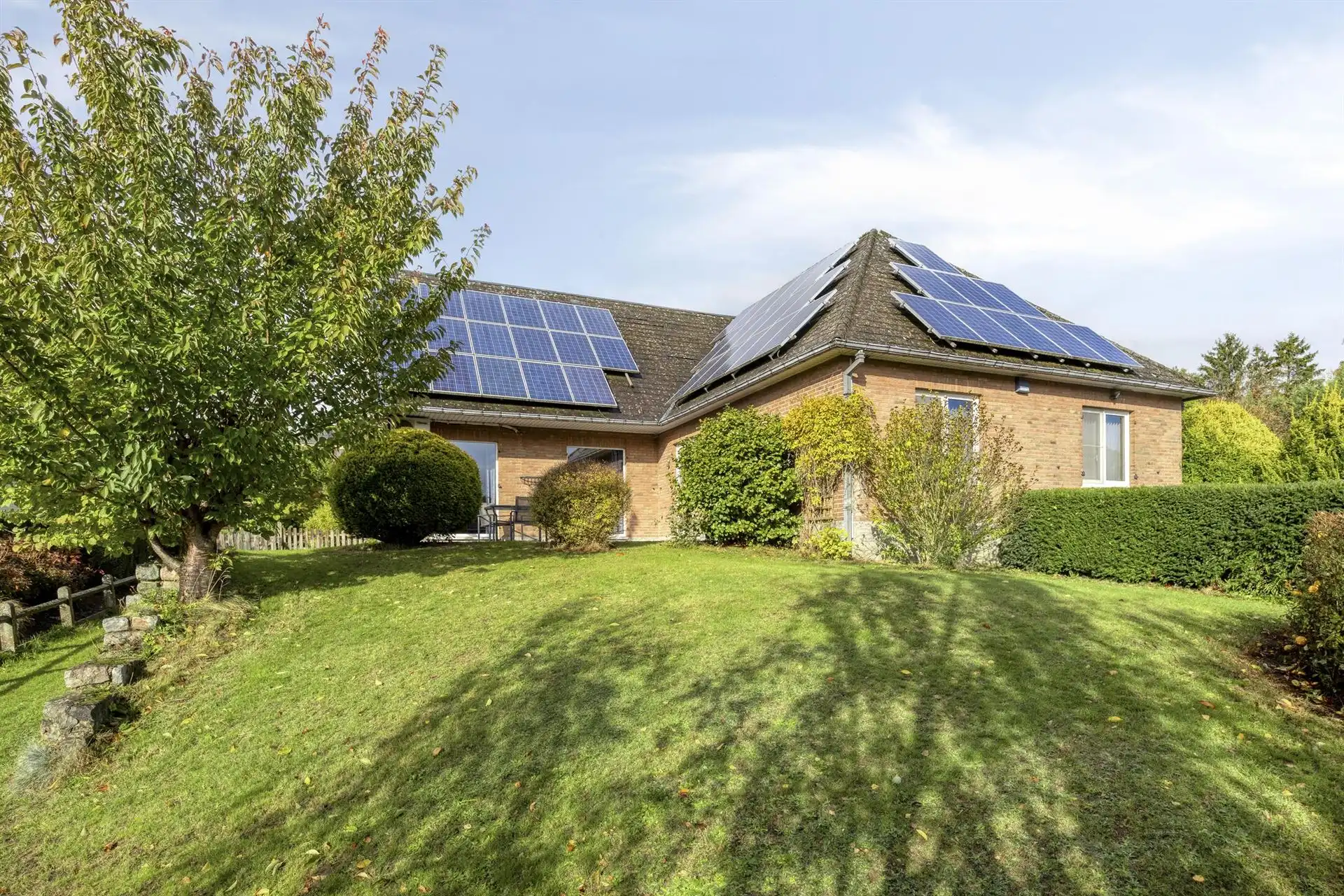 Klassieke villa in rustige omgeving foto {{pictureIndex}}