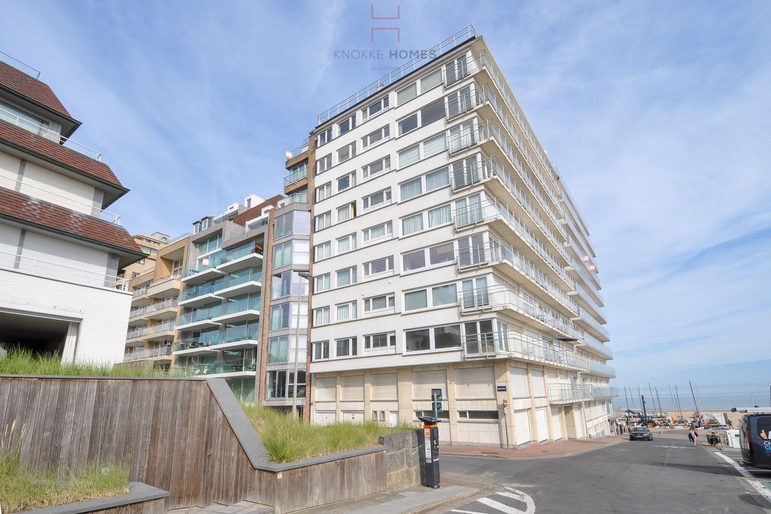 Hoofdfoto van de publicatie: Lichtrijk, comfortabel en aangenaam duplex appartement met prachtig uitzicht op enkele meters van de zee in Duinbergen.