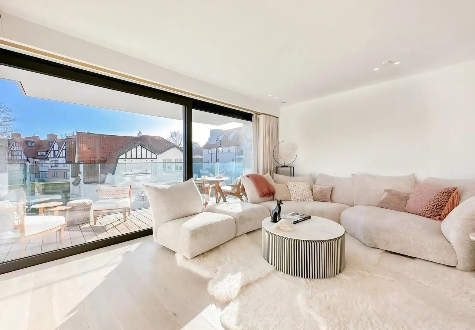 Subliem appartement met zonneterras, genietend van prachtige open zichten op het groen en de villa's van het Zoute. foto 4