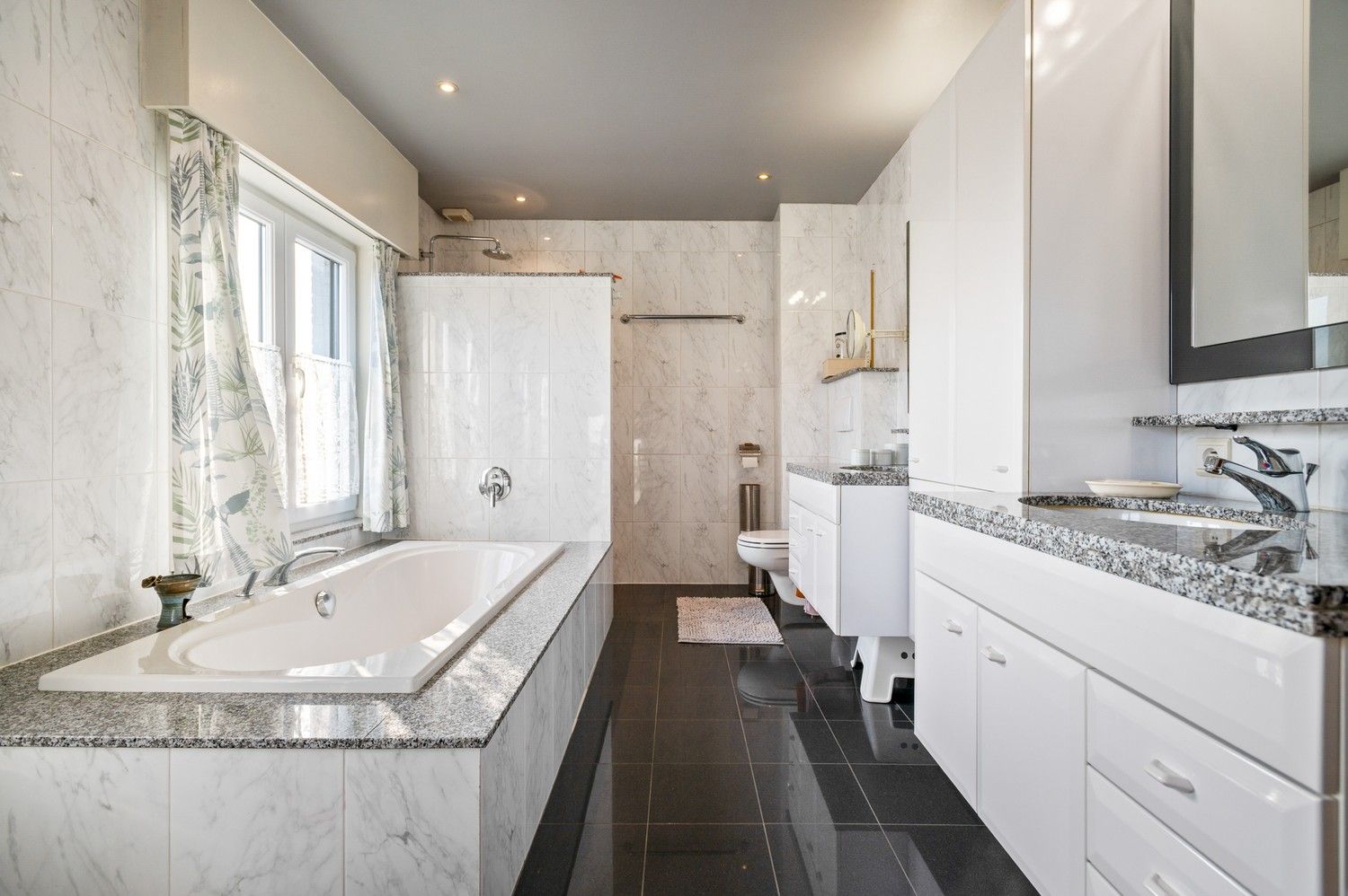 Charmante halfopen woning met 3 slaapkamers met ruime tuin in een doodlopende straat te Burcht! foto 19