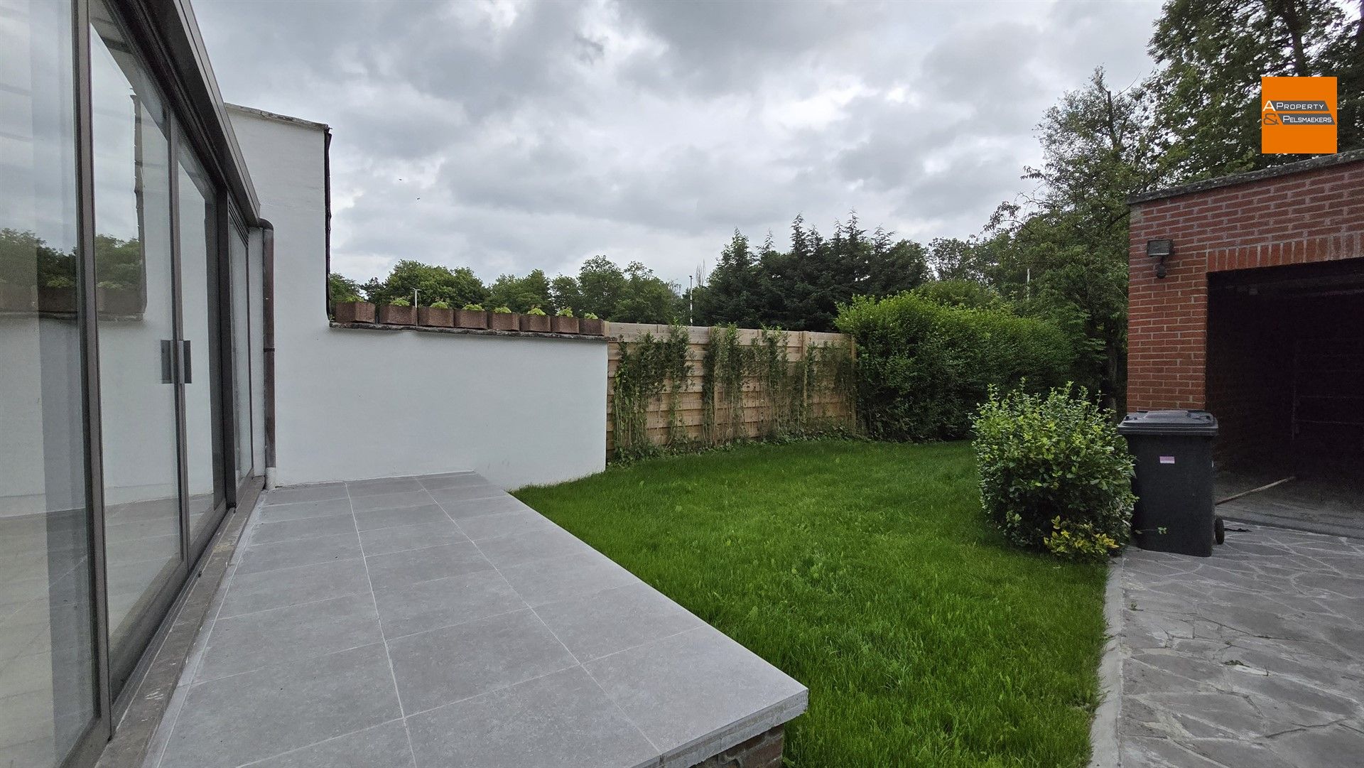 Volledig gerenoveerde woning met 4 slaapkamers en zonnige tuin in rustige wijk foto 29