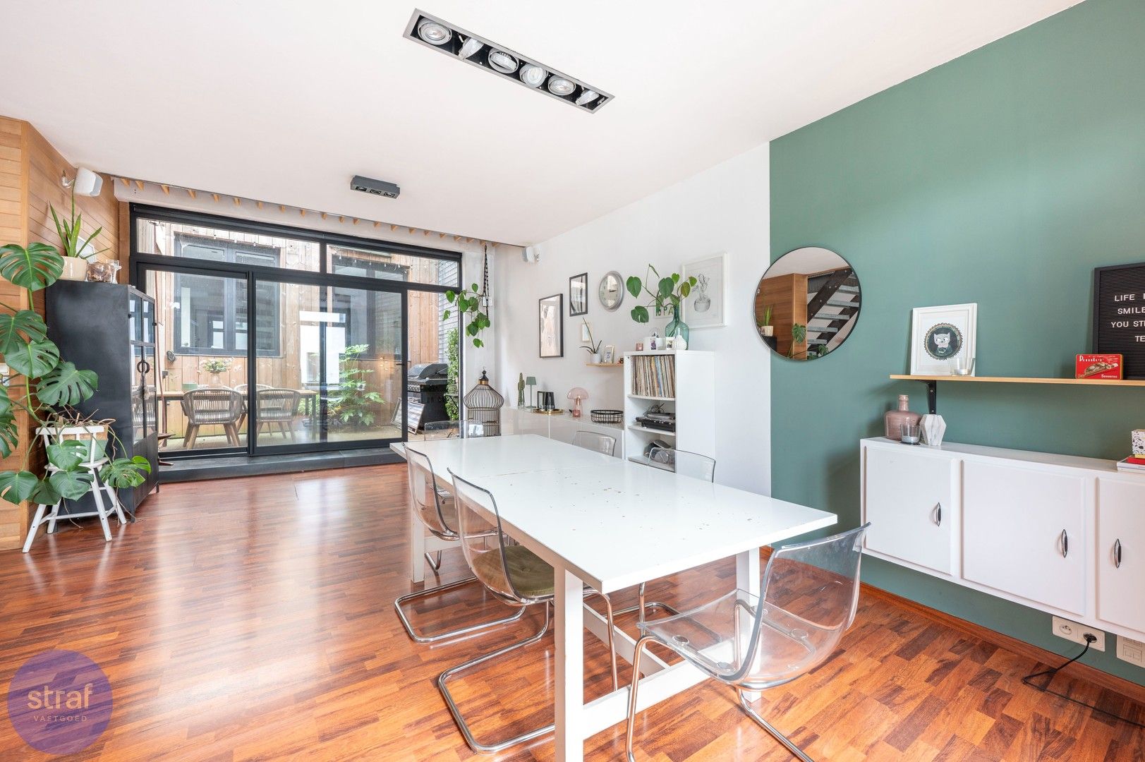 Twee terrassen, vier slaapkamers & tonnen karakter foto 3