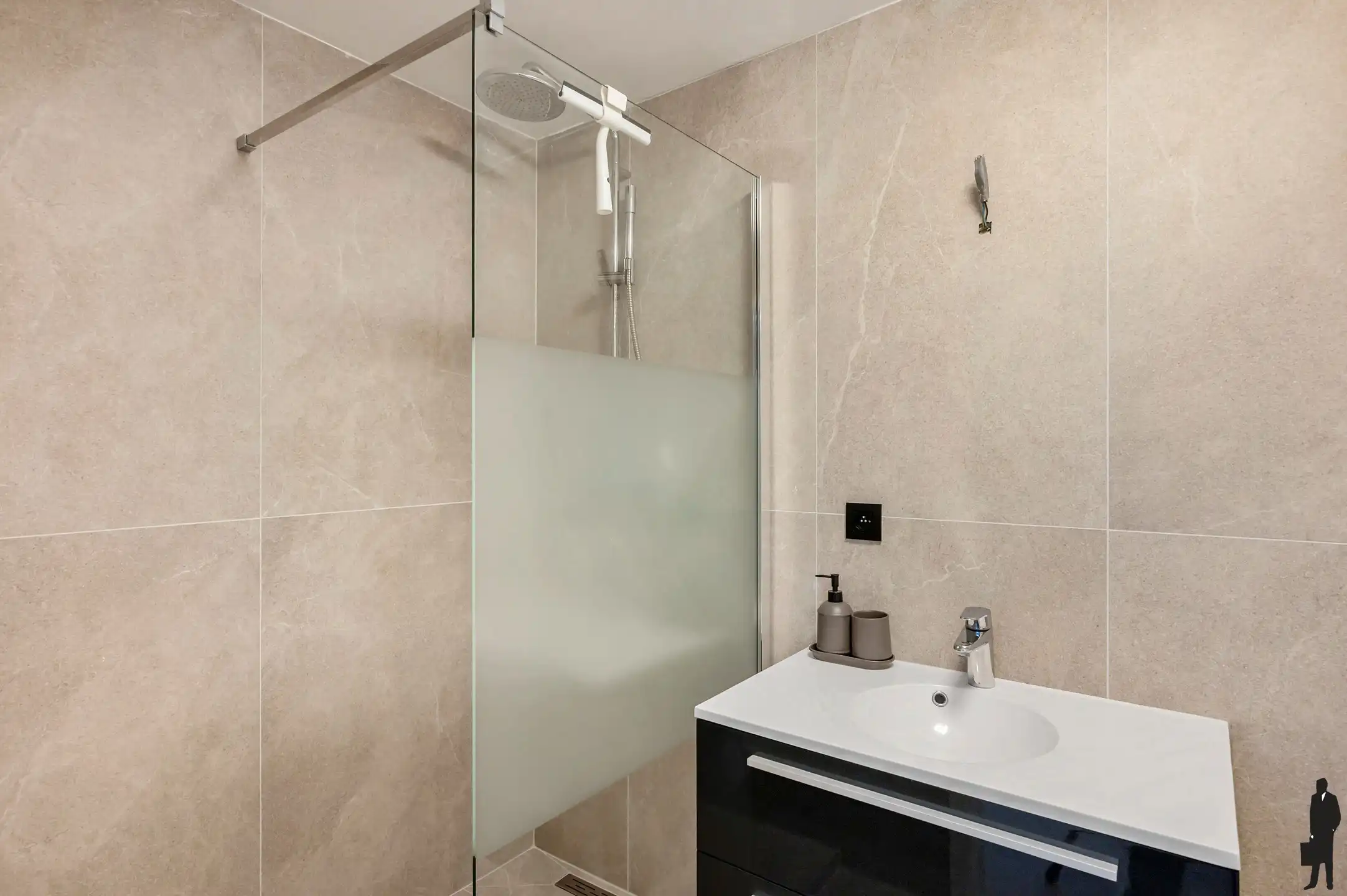 Volledig gerenoveerde woning met +3 slpk en 2 bad foto 14