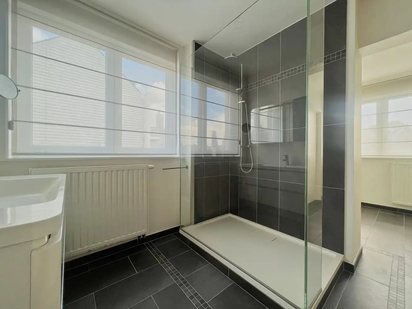 Prachtig vernieuwde gezinswoning in hartje Torhout foto 11