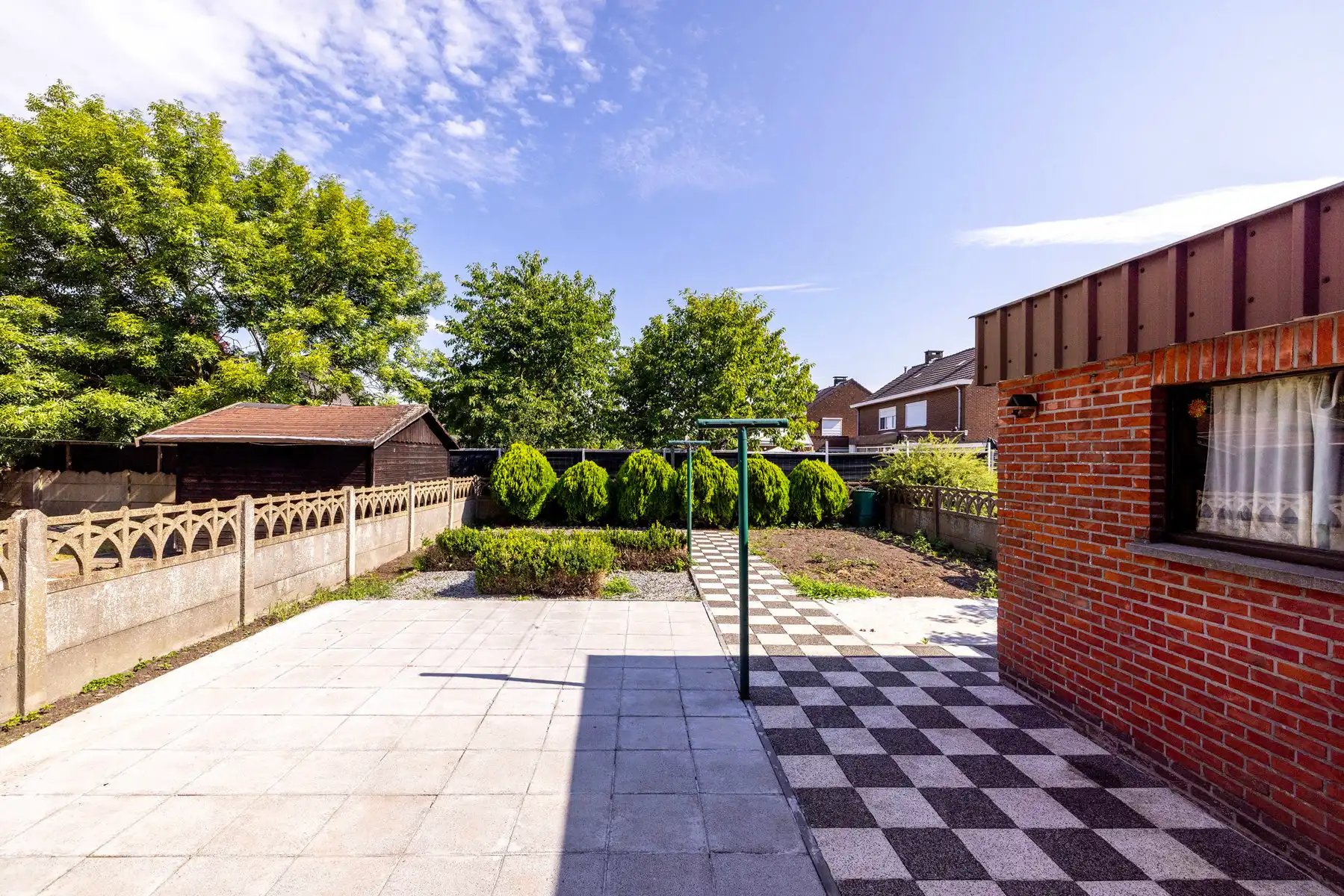 Op te frissen woning met 3 slpks, garage en gezellige tuin foto 19