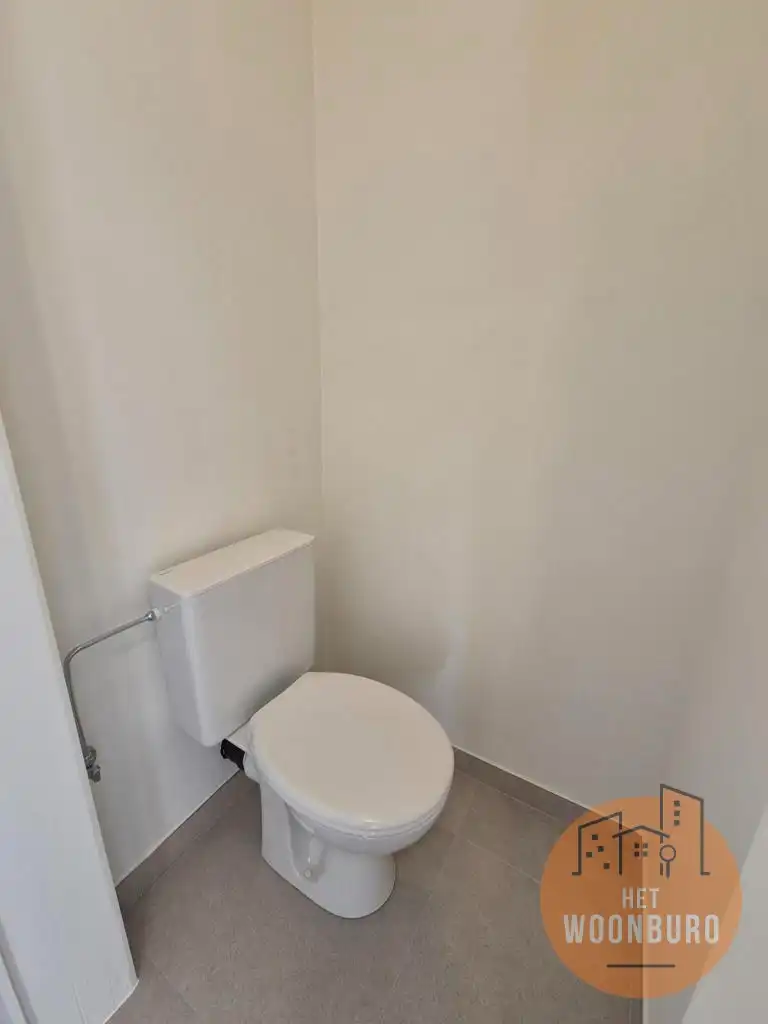 Appartement 2e verd. met 2 slpks, kelder en autostaanplaats foto 9