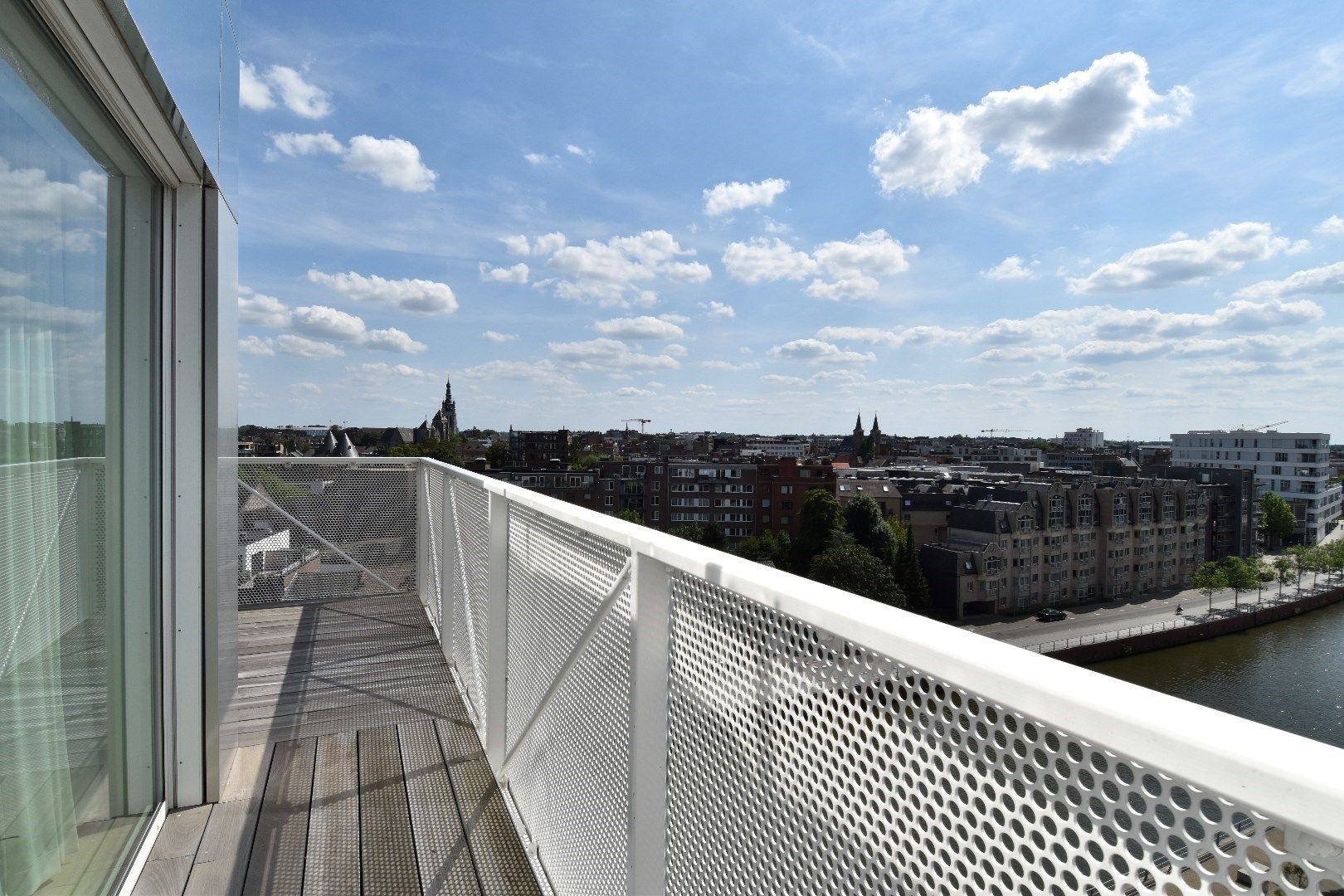 Modern 2-slaapkamer appartement met terras aan de Leie in Kortrijk foto 12