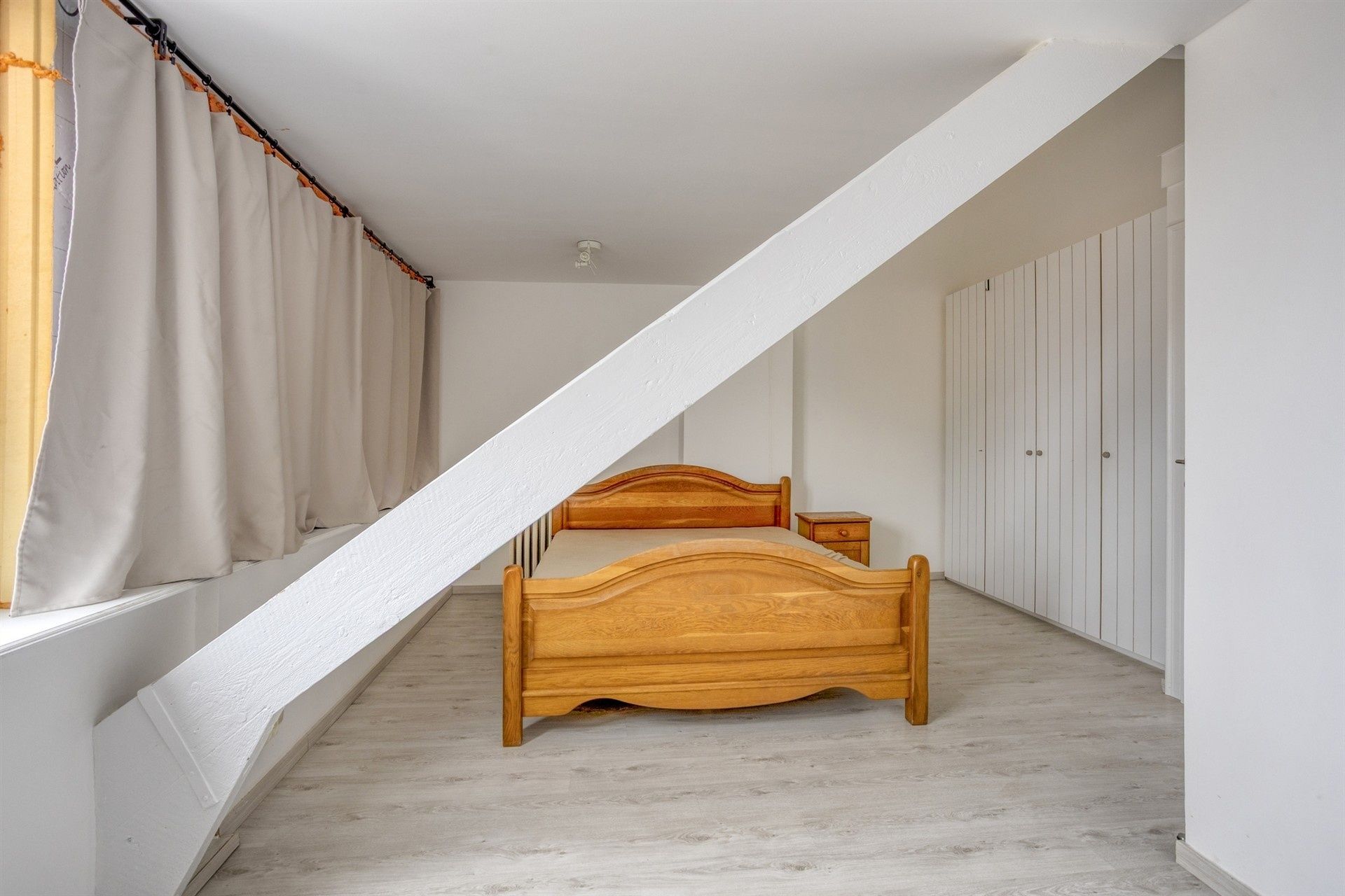 Woning met overvloed aan ruimte en potentieel foto 24