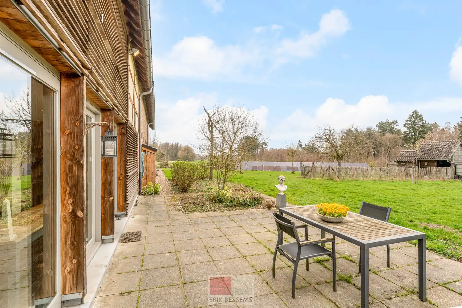 Een zeer karaktervol woonerf van maar liefst 3996 m² met bijzondere uitstraling, bestaande uit een prachtige hoofdwoning (voormalige schuur en stallen) en een charmant vakwerkhuis. foto 38