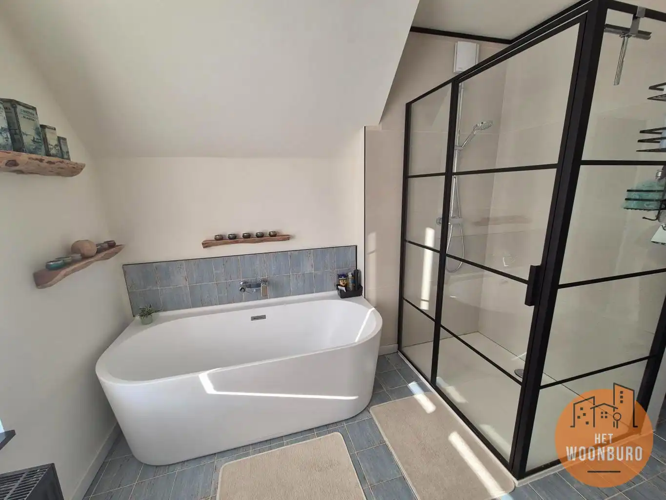 Gemeubelde woning (HOB) met garage en tuin foto 16