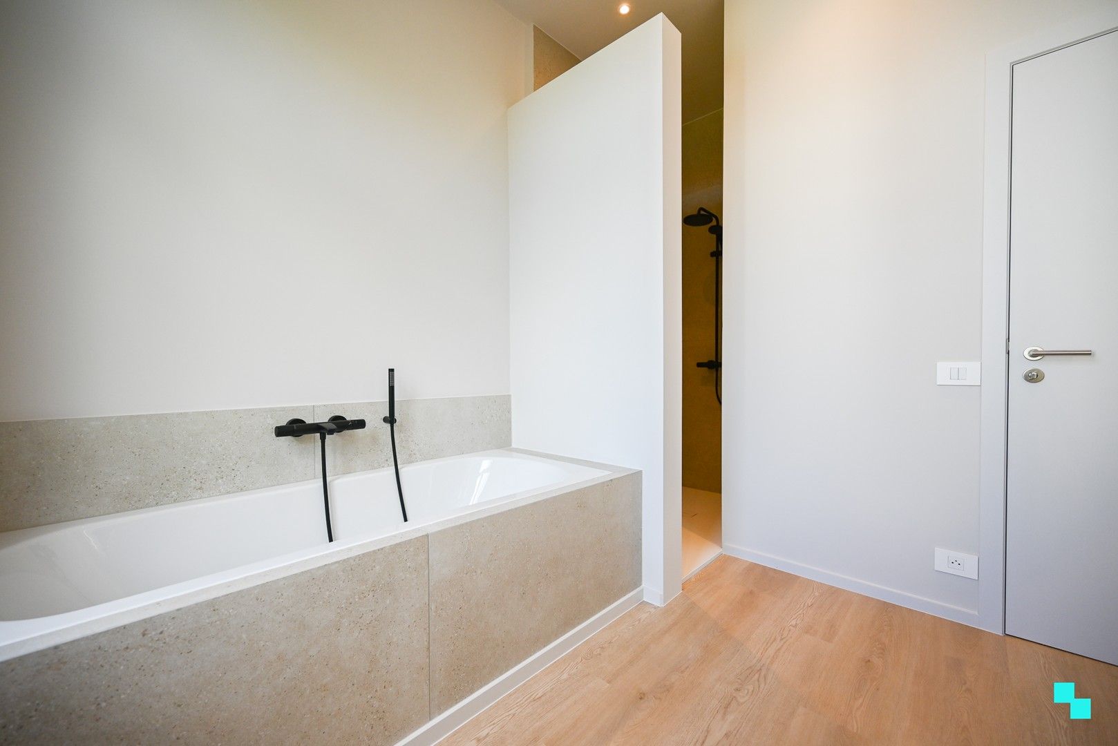 Prachtig & compleet gerenoveerde burgerwoning in hartje Izegem foto 23