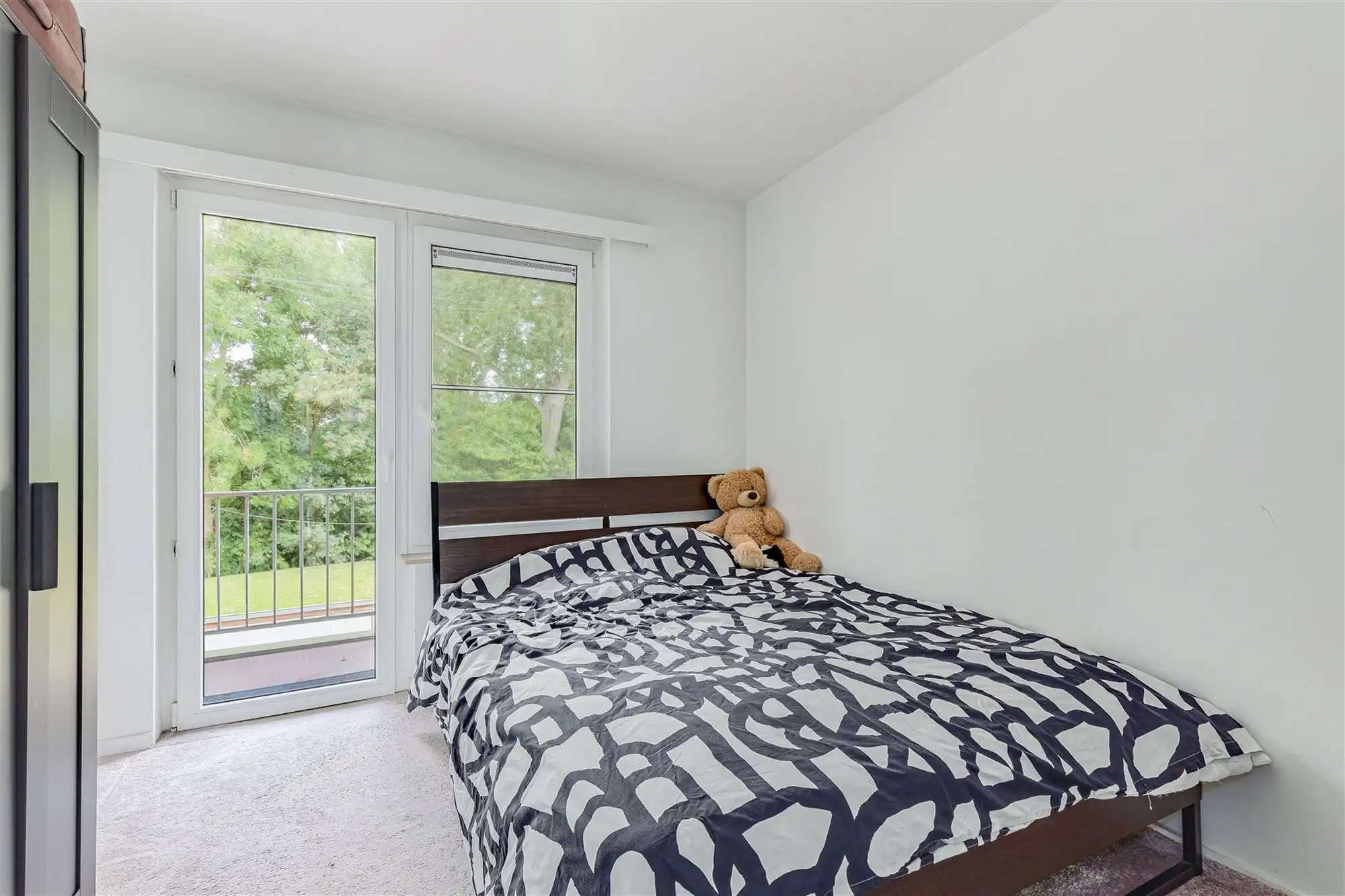 Ruim appartement met 2 slpk + terras te koop in Mortsel foto 7