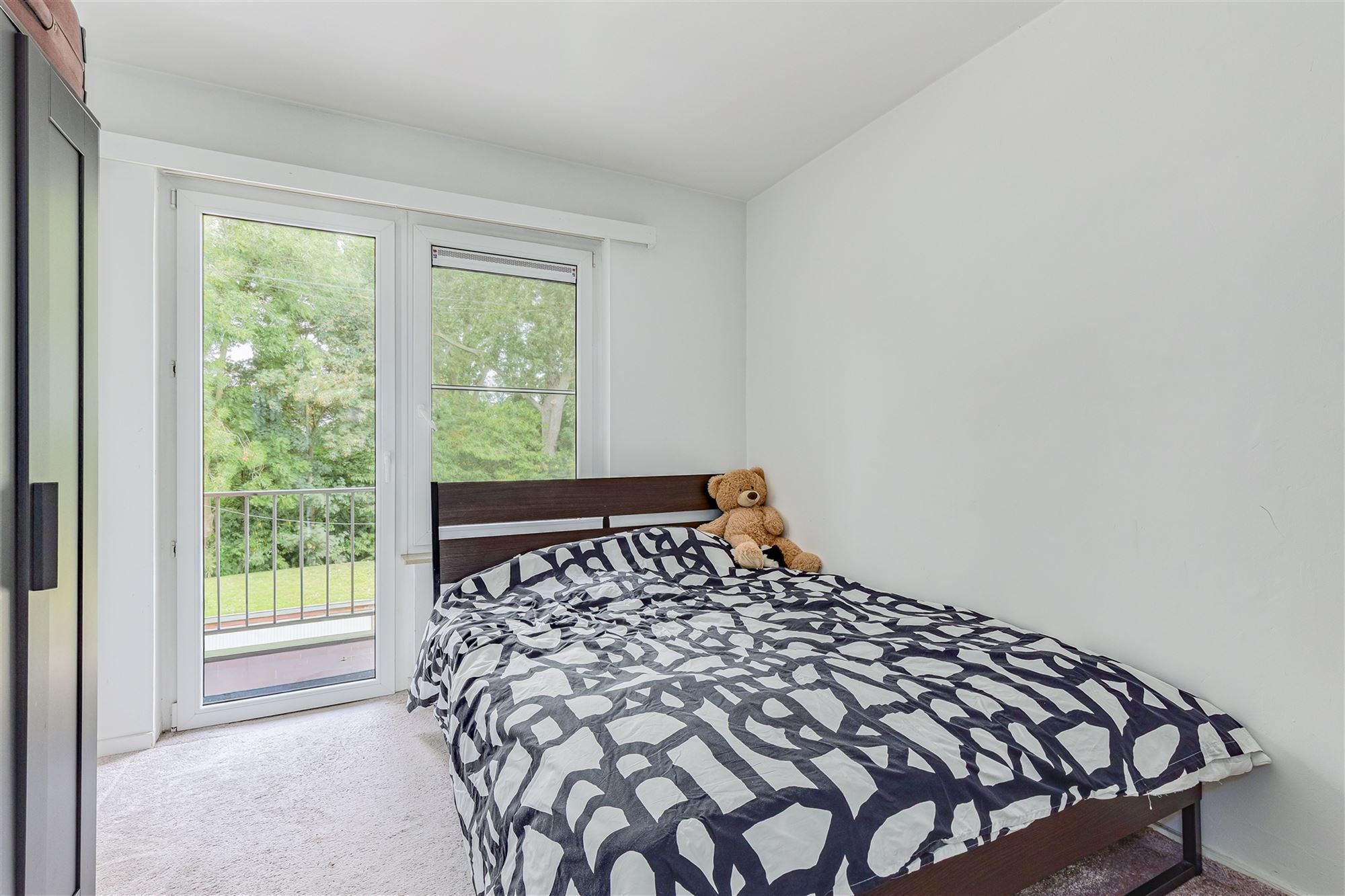 Ruim appartement met 2 slpk + terras te koop in Mortsel foto 7