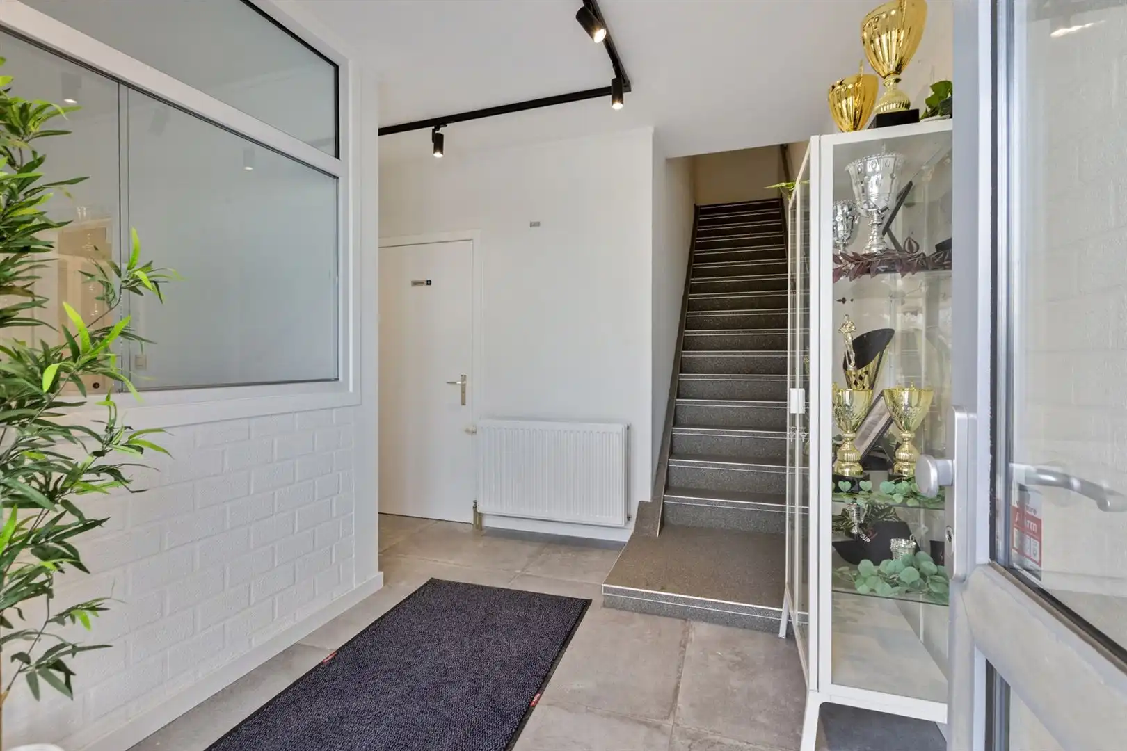 TE HUUR: Bedrijfsgebouw met kantoren te Houthalen! foto 5