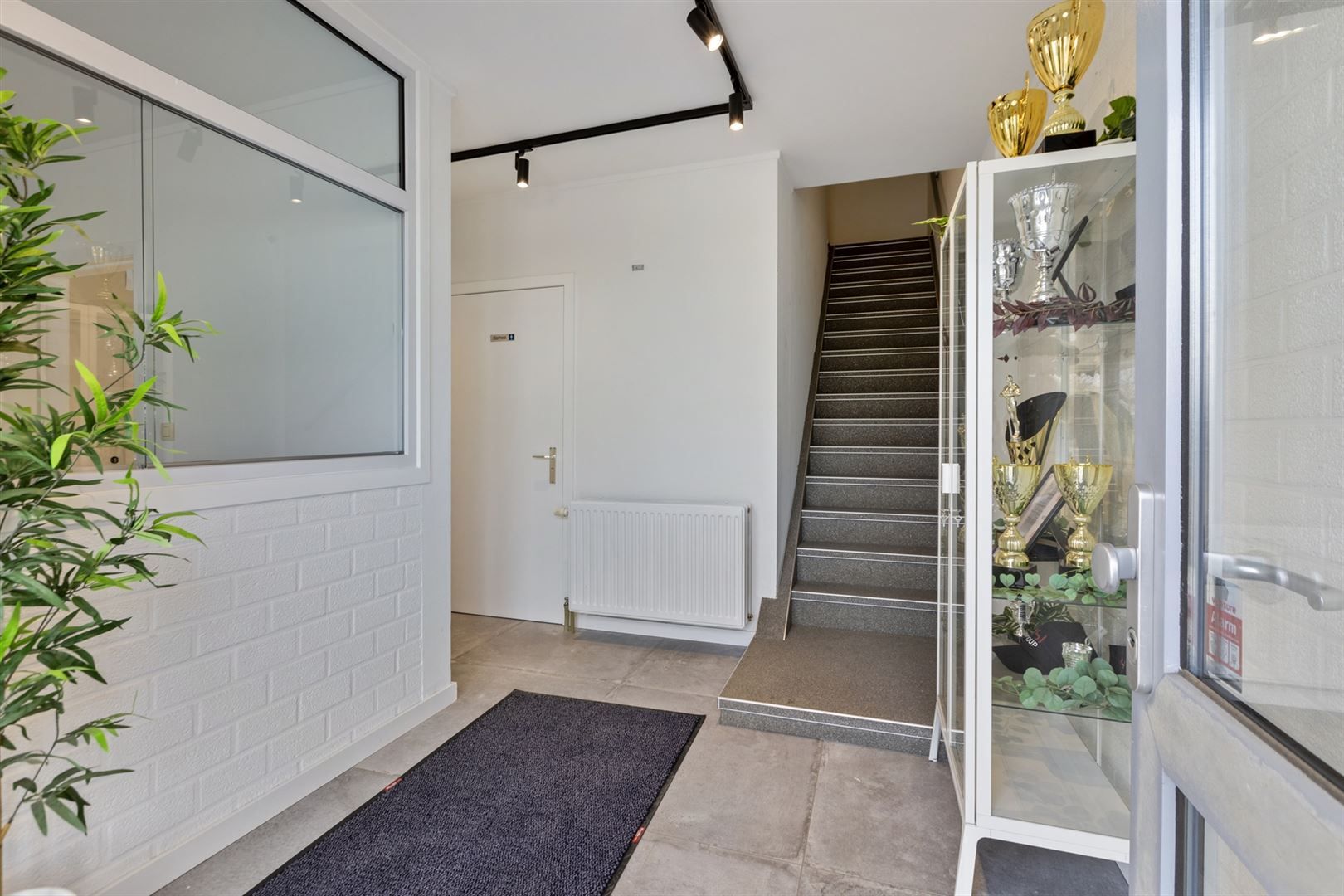 TE HUUR: Bedrijfsgebouw met kantoren te Houthalen! foto 5