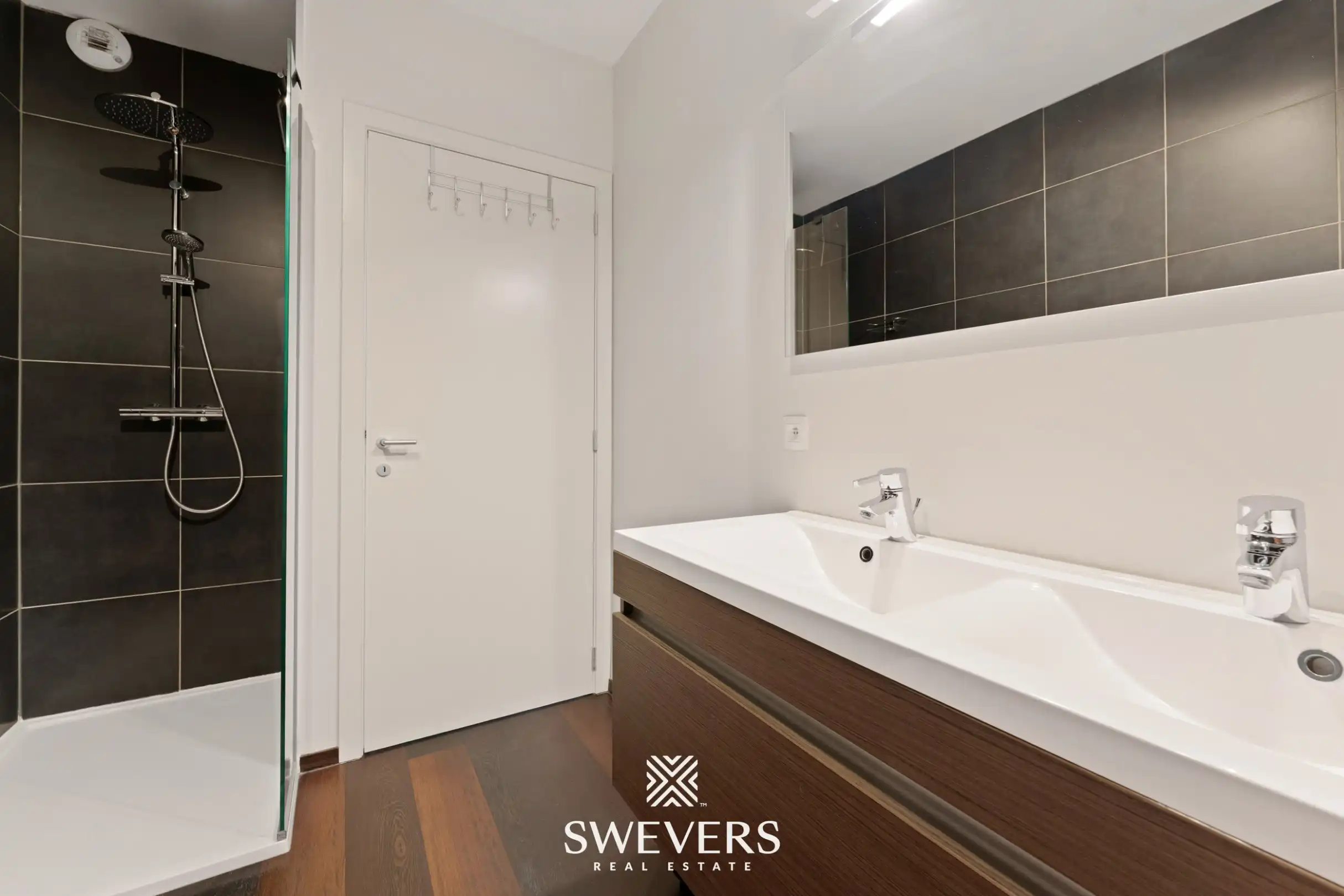 Recent en ruim duplex appartement (140m²) met 2 grote terrassen in centrum Diepenbeek foto 25