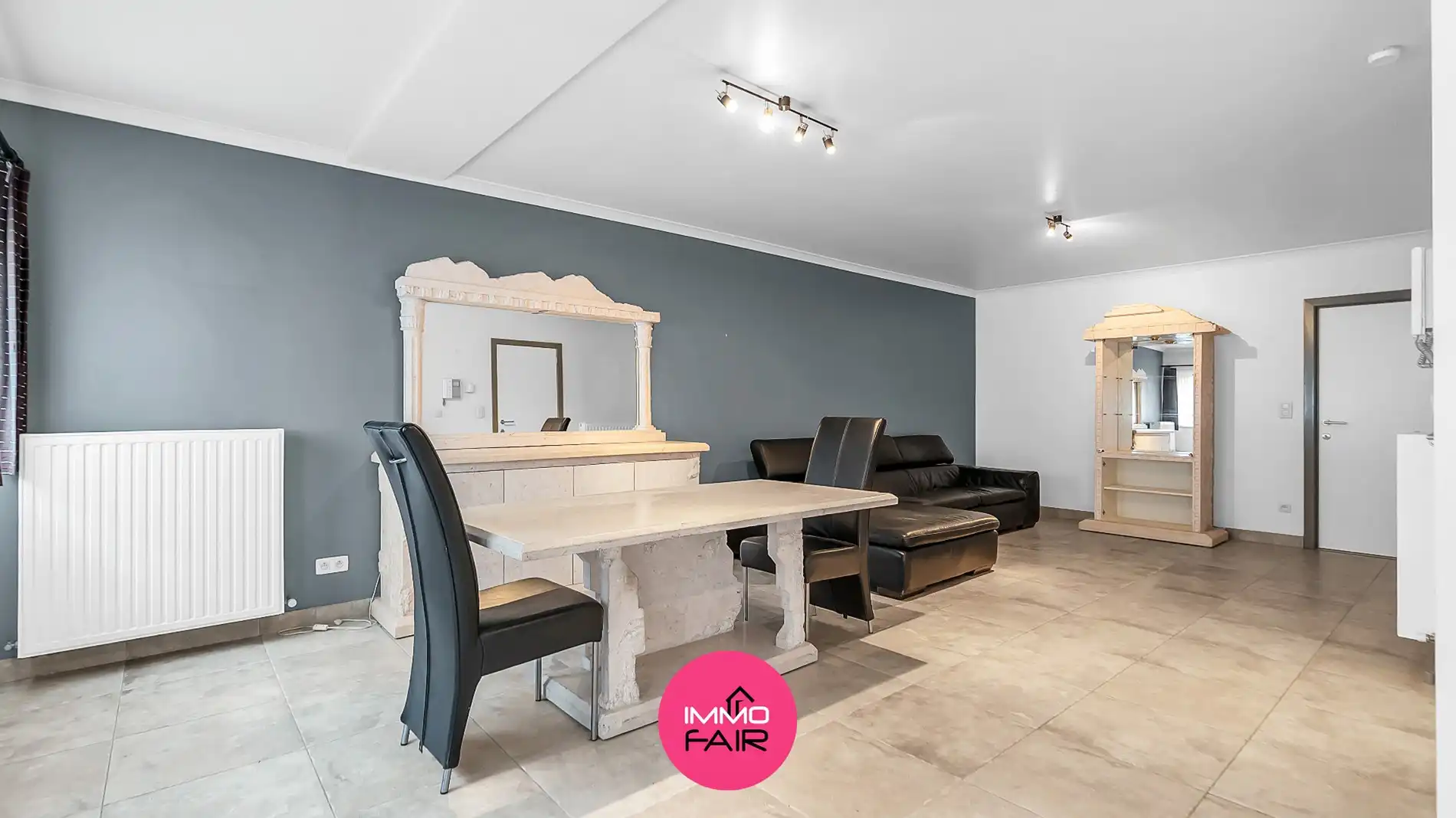 Gelijkvloers appartement met ruim terras in hartje Lanaken foto 4