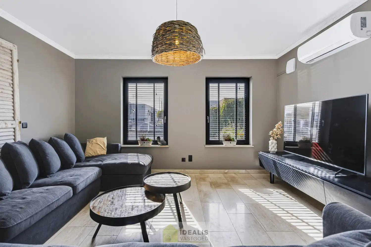IDEALIS VASTGOED – EEN AANGENAME VRIJSTAANDE WONING MET EEN NIEUWE KEUKEN EN BADKAMER, EEN HEERLIJK RUIME WOONKAMER MET SPEKSTEENKACHEL, EEN EXTRA RUIME VERANDA (VOLLEDIG AF TE SLUITEN MET GLAZEN PUIEN), 3 SLAAPKAMERS, EEN EXTRA MULTIFUNCTIONELE RUIMTE (INGERICHT ALS KANTOOR MET APARTE INGANG) OP EEN RIANT PERCEEL VAN 14A 51CA, VOLLEDIG OMHEIND, VOORZIEN VAN VOLDOENDE PARKEERRUIMTE EN EEN PRACHTIGE CARPORT VOOR 2 WAGENS! foto 10