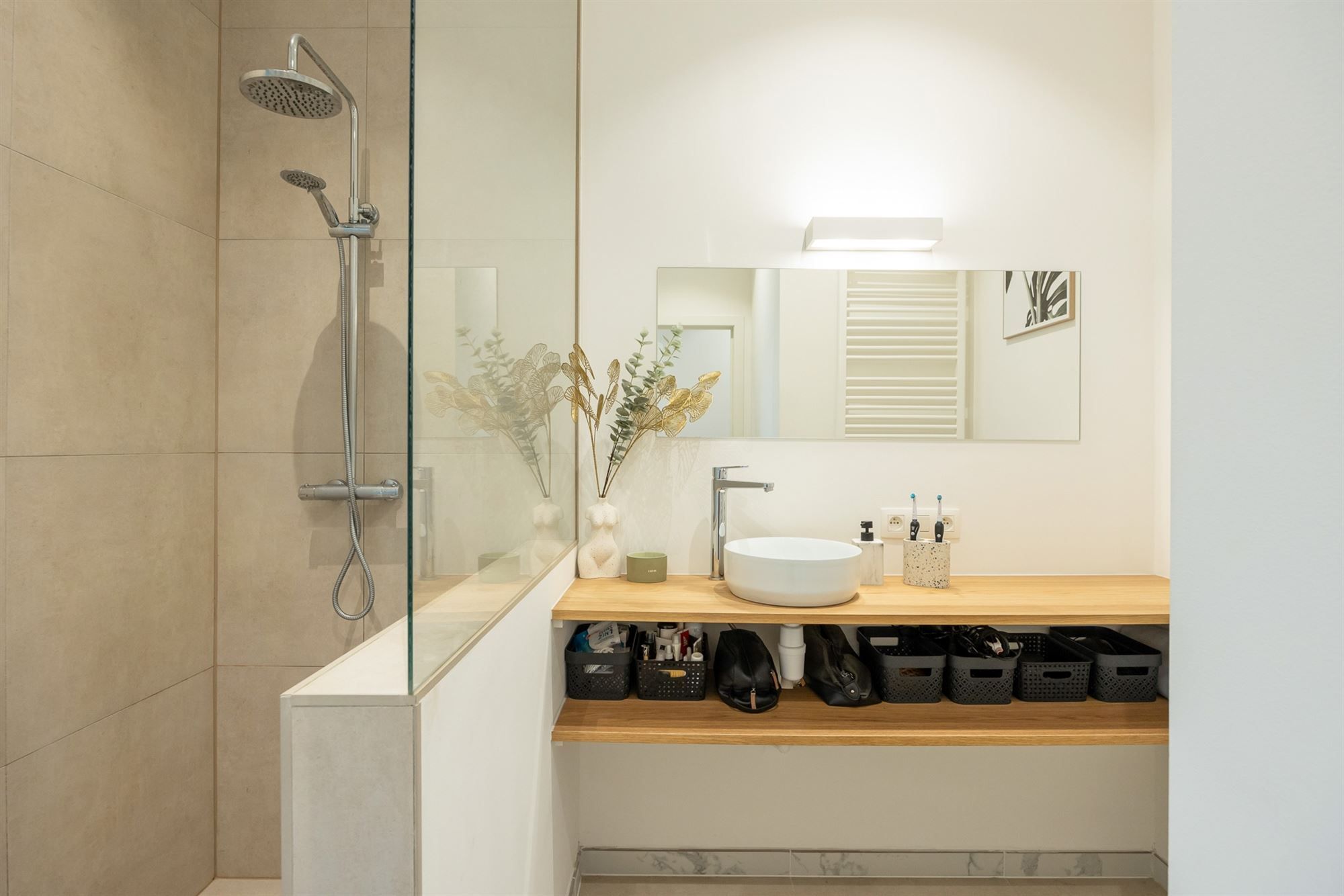 Modern gerenoveerde woning met 2 slpkmrs. en tuin foto 6