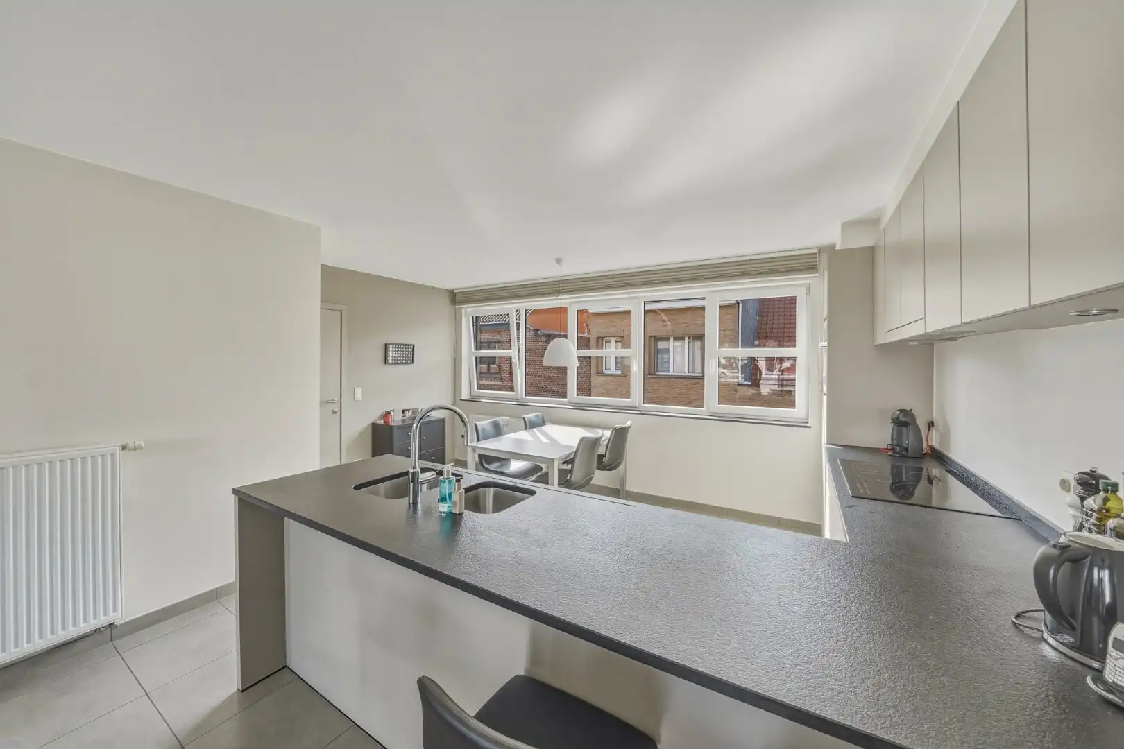 Instapklare recente woning met zeer ruime garage en tuin in Oudenburg foto 9