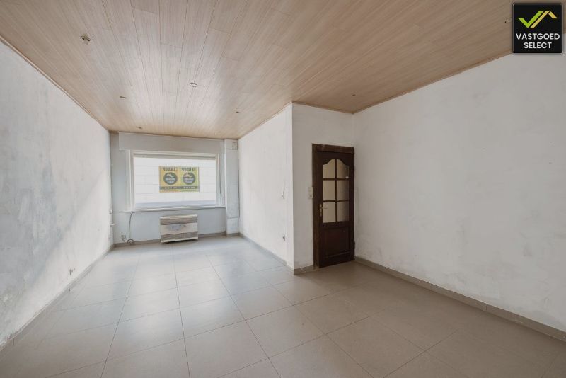 Charmante gesloten bebouwing met 4 slaapkamers in het hart van Eeklo. Ideaal starters of investeringspand! foto 3