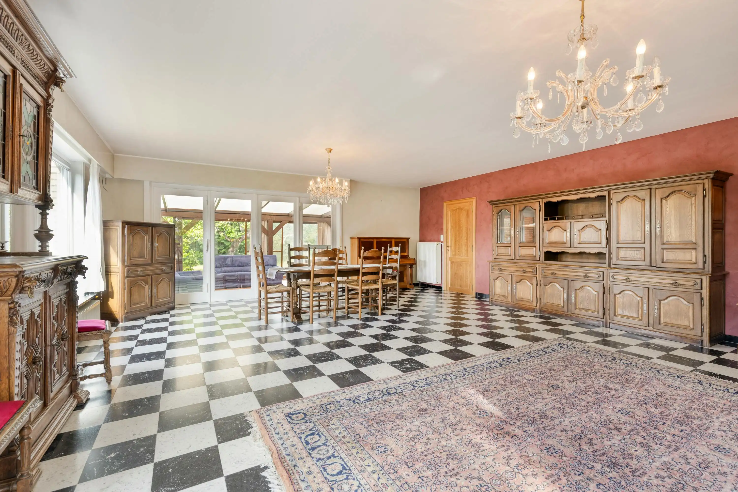 Gelijkvloerse villa met ruime tuin op een perceel van 2113m² foto 3