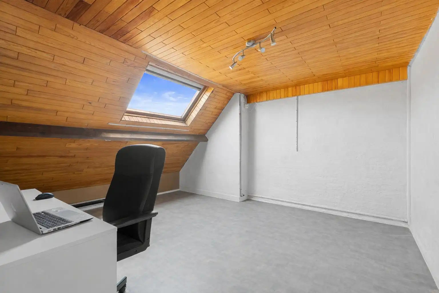 Ruime gezinswoning met 5 kamers op topligging foto 14