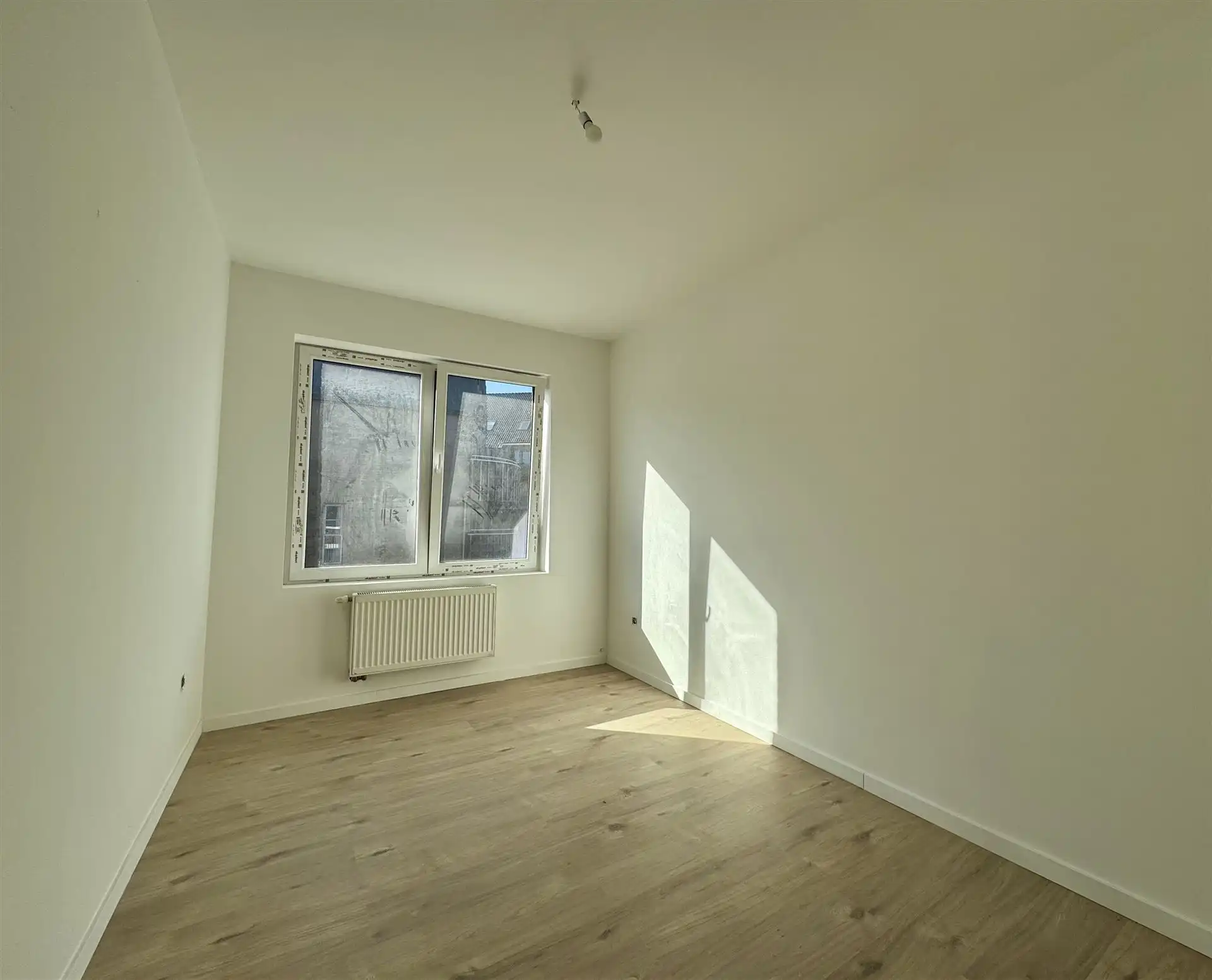 Gerenoveerde woning in het centrum van Maaseik! foto 13