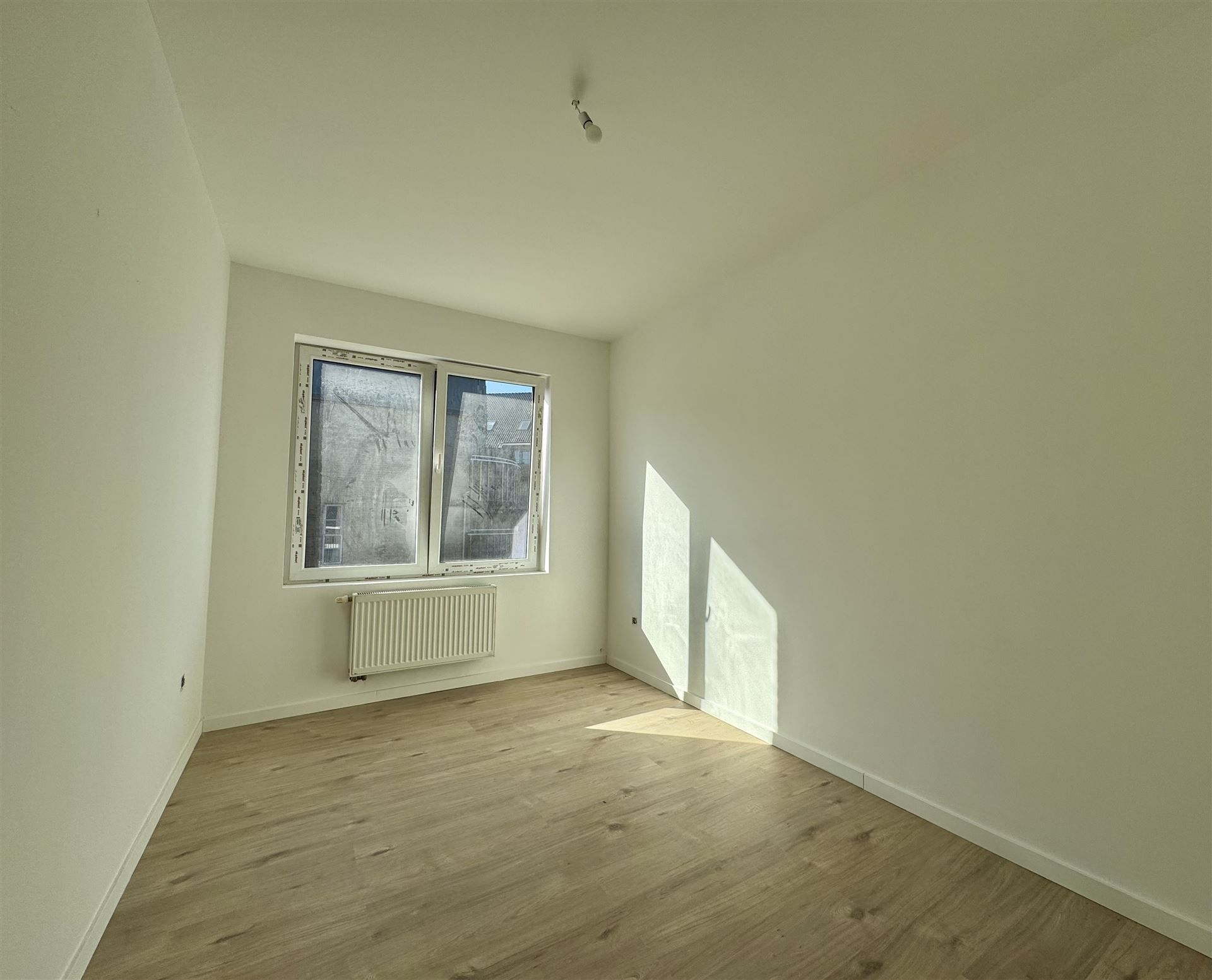 Gerenoveerde woning in het centrum van Maaseik! foto 13