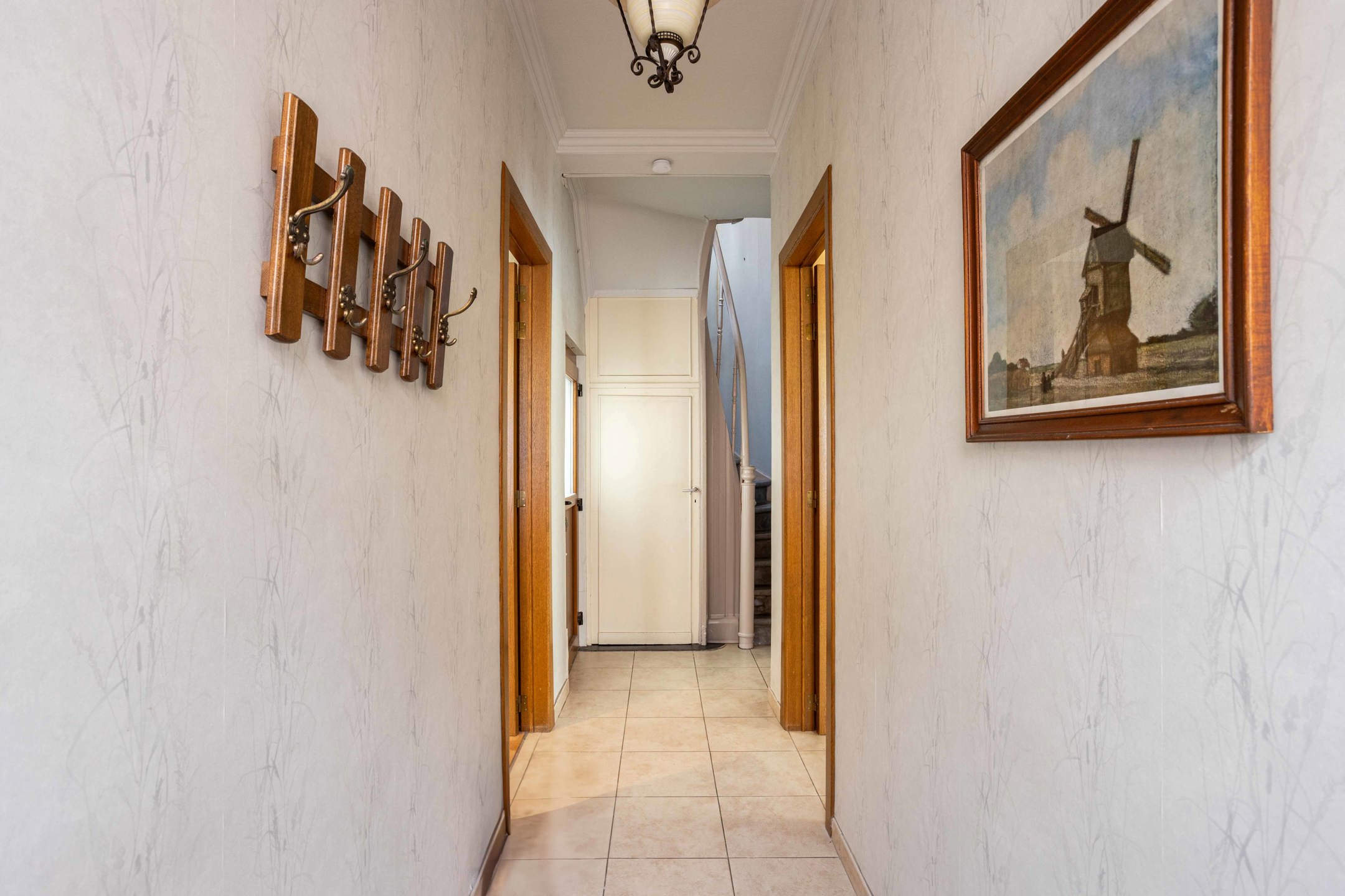  Verassend ruime, te renoveren woning in Ronse foto 3